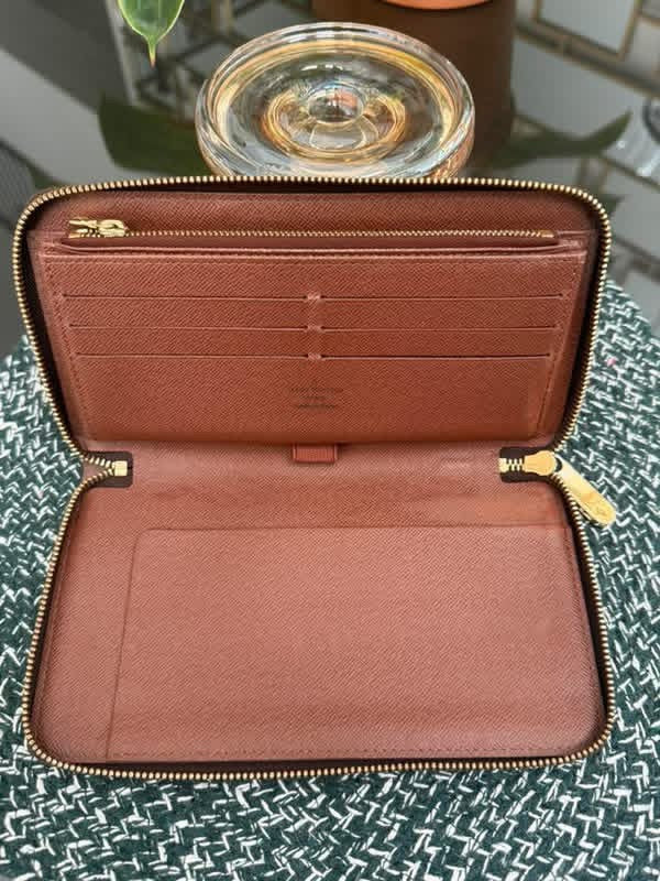 Monogram Zippy Wallet Organizer 🗓️ Year: 2009