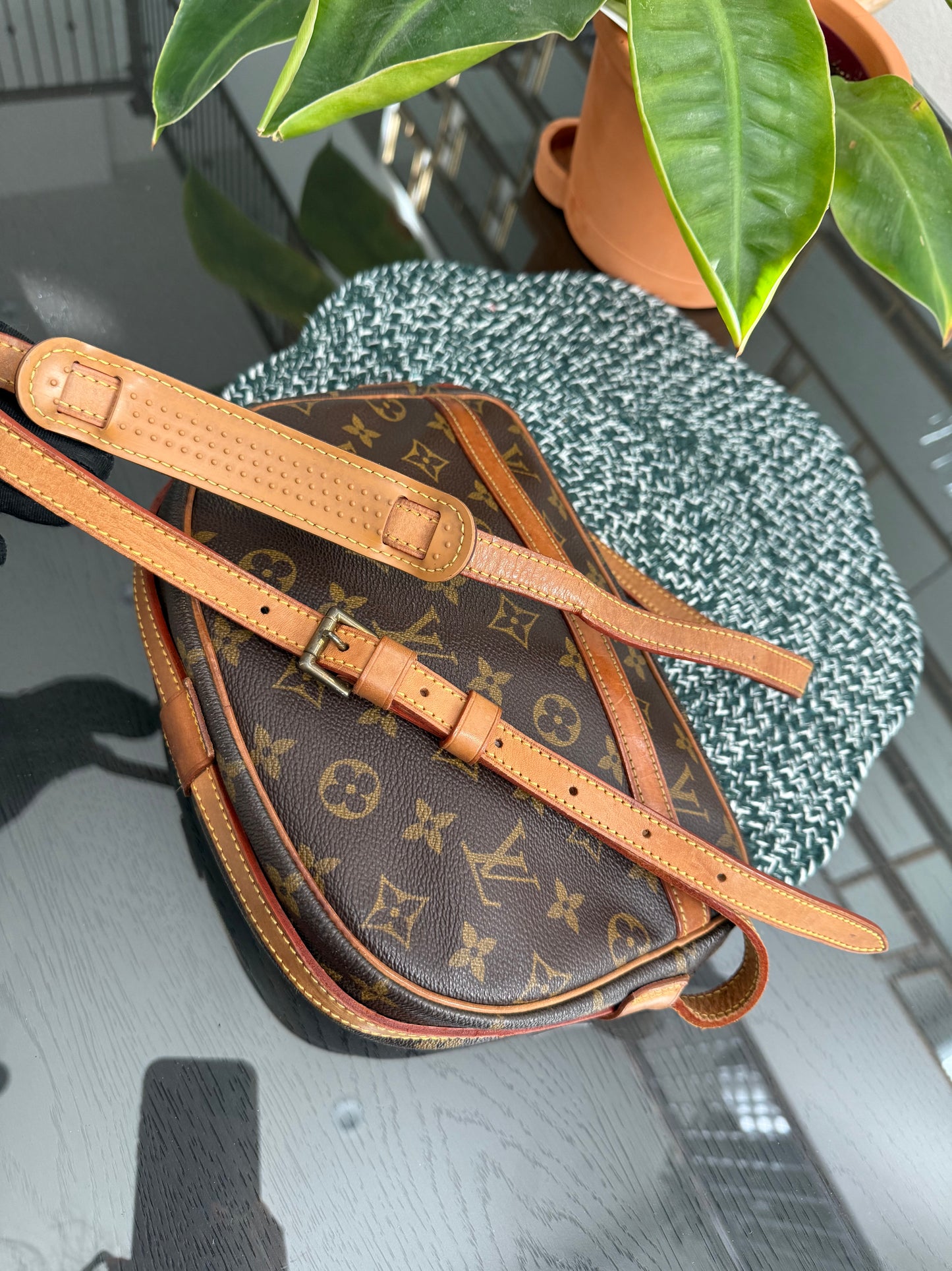 Jeaunefille MM Crossbody 📅 Year: 1990