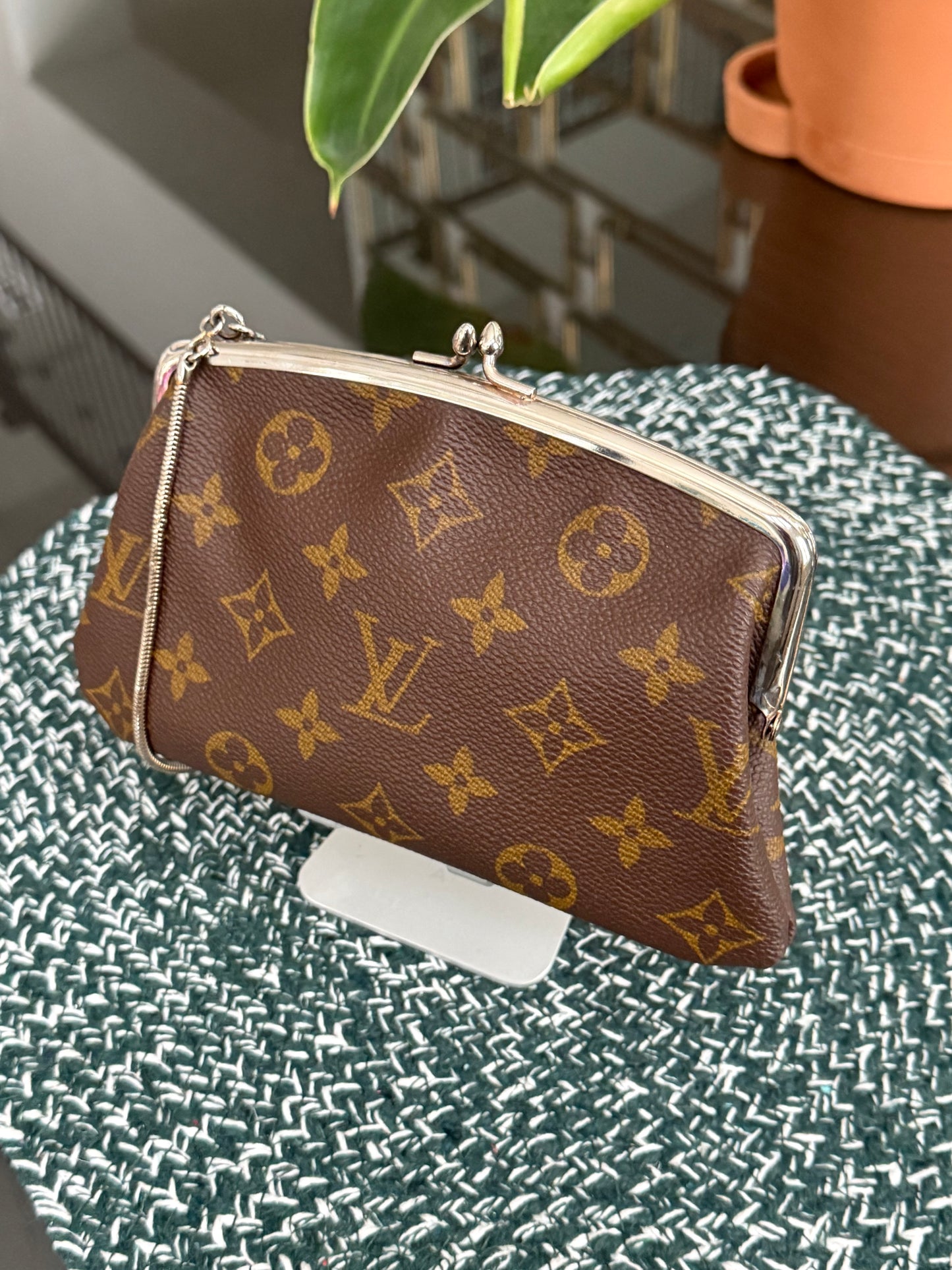 Vintage Monogram Kisslock Pouch🗓️