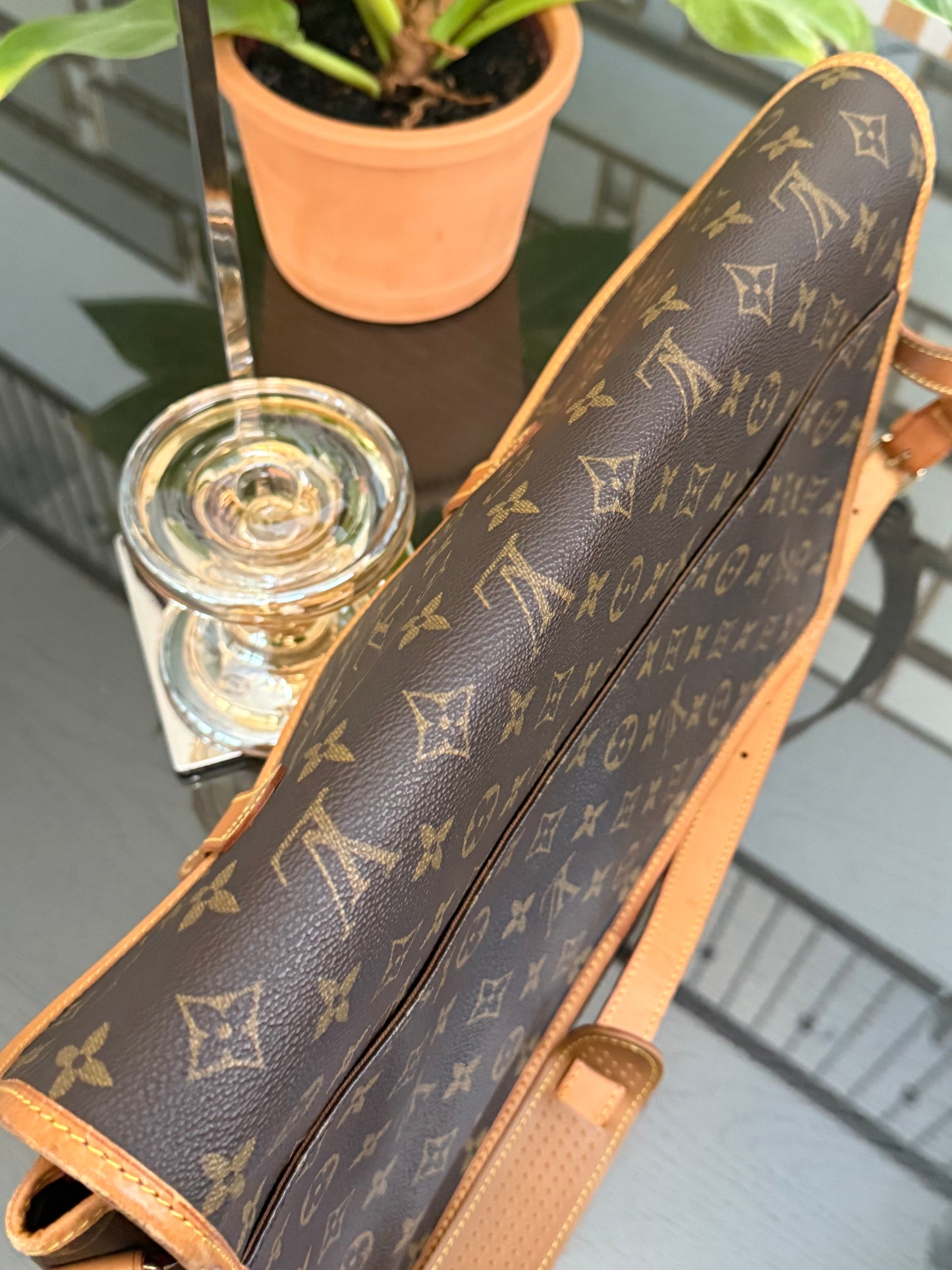 Gibeciere GM Messenger/ Crossbody Bag 📅 Year: 1994