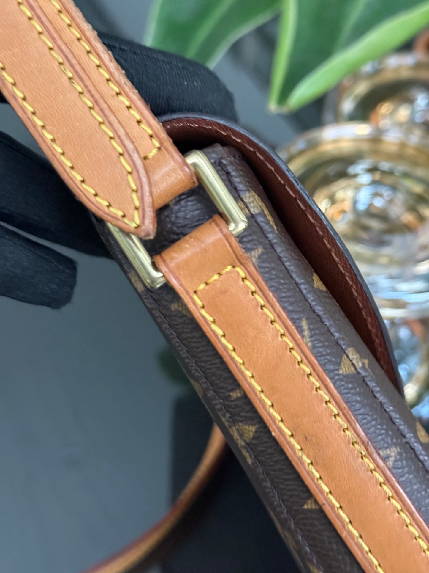 Chantilly MM Crossbody Bag 🌺Year: 1995