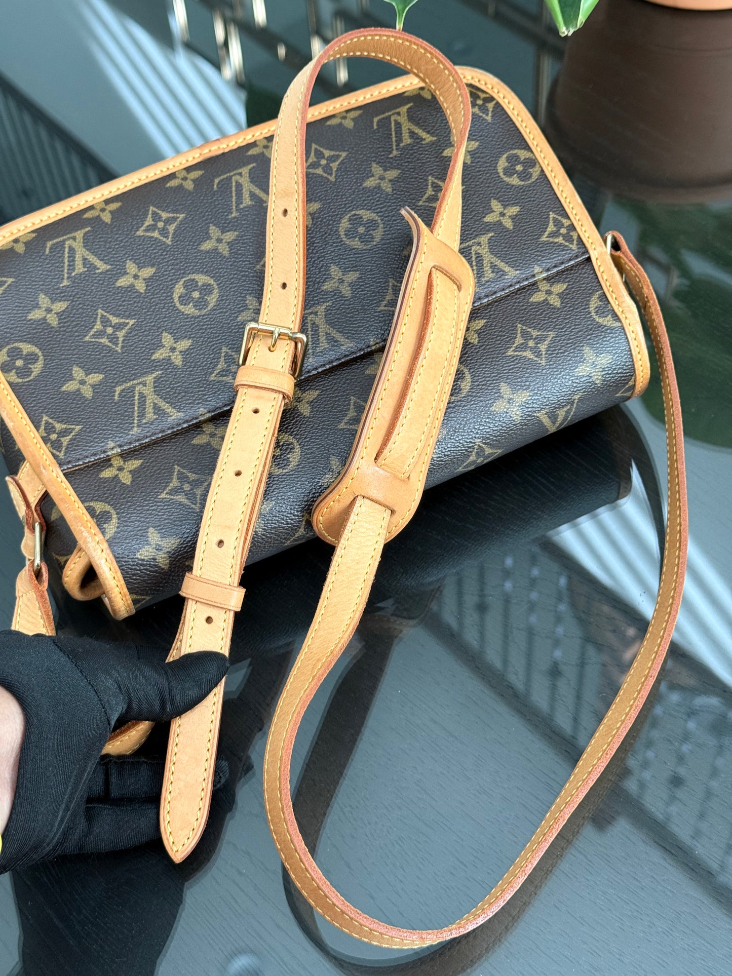 Sologne Crossbody 📅 Year: 2003