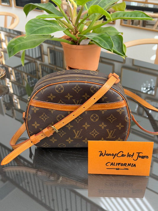Blois Crossbody -🗓️ Year: 1995
