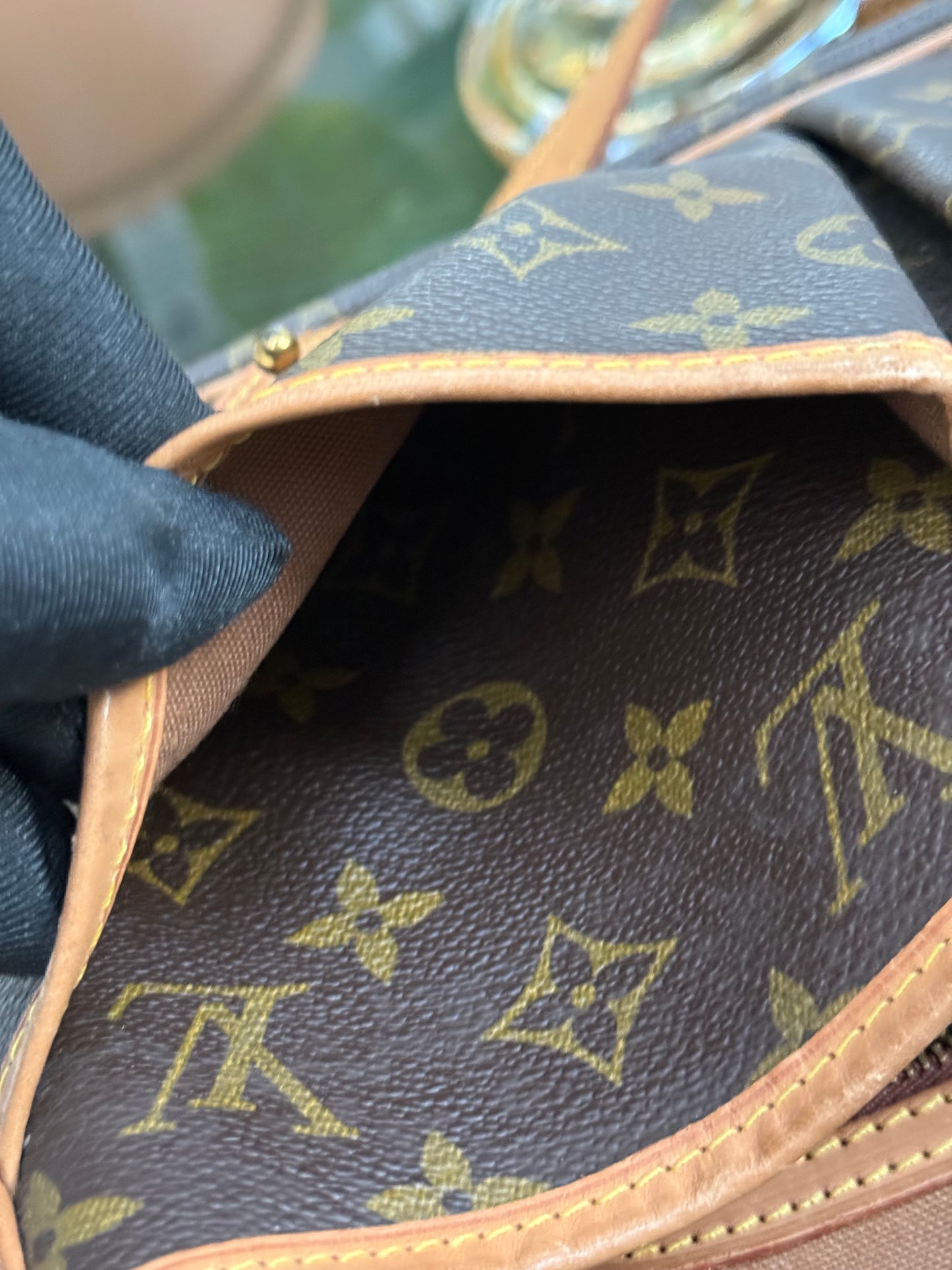Gibeciere MM Crossbody Messenger -
📅 Year: 1991