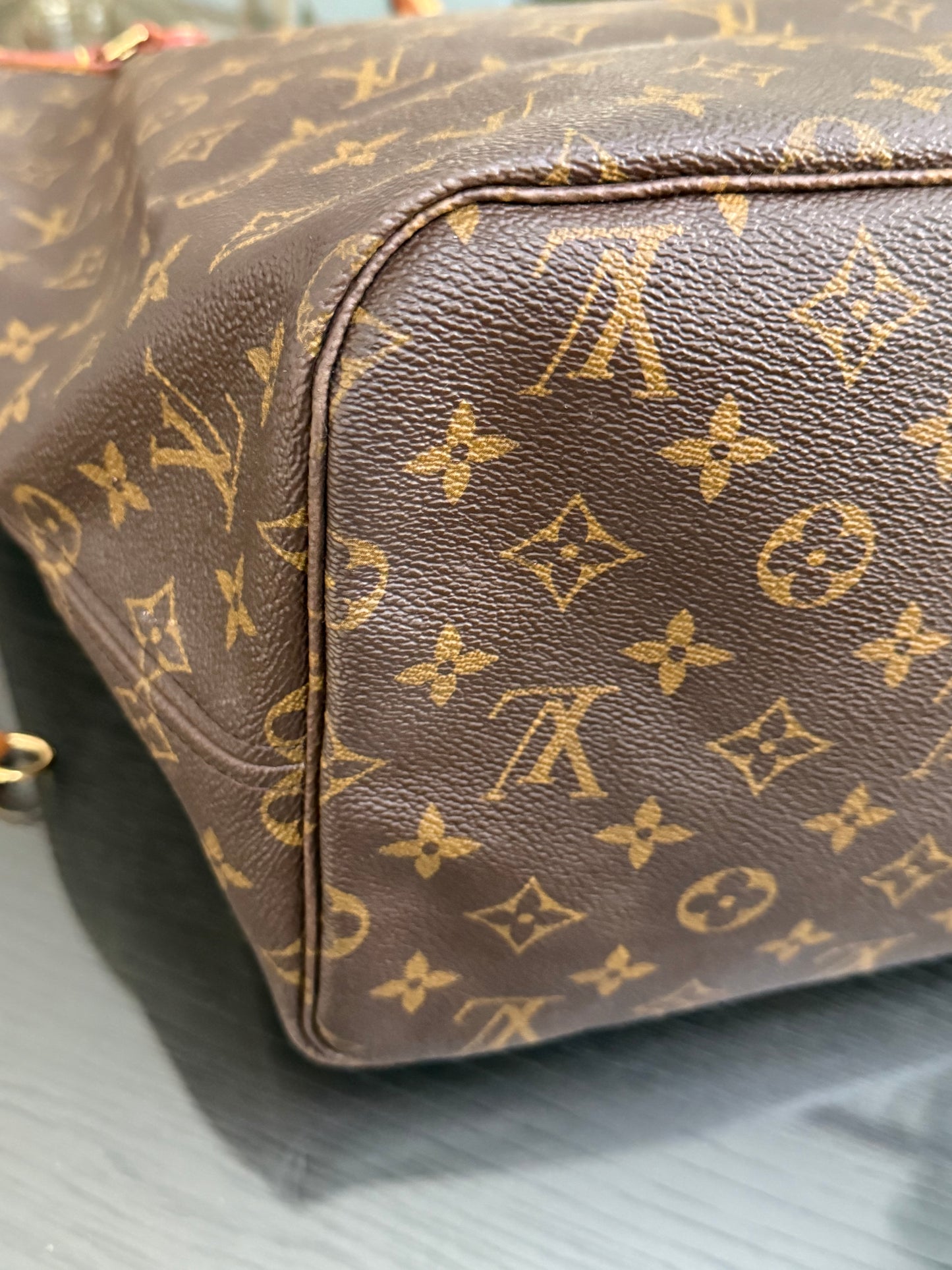 Neverfull GM with Dustbag and twilly -📅 Year: 2009