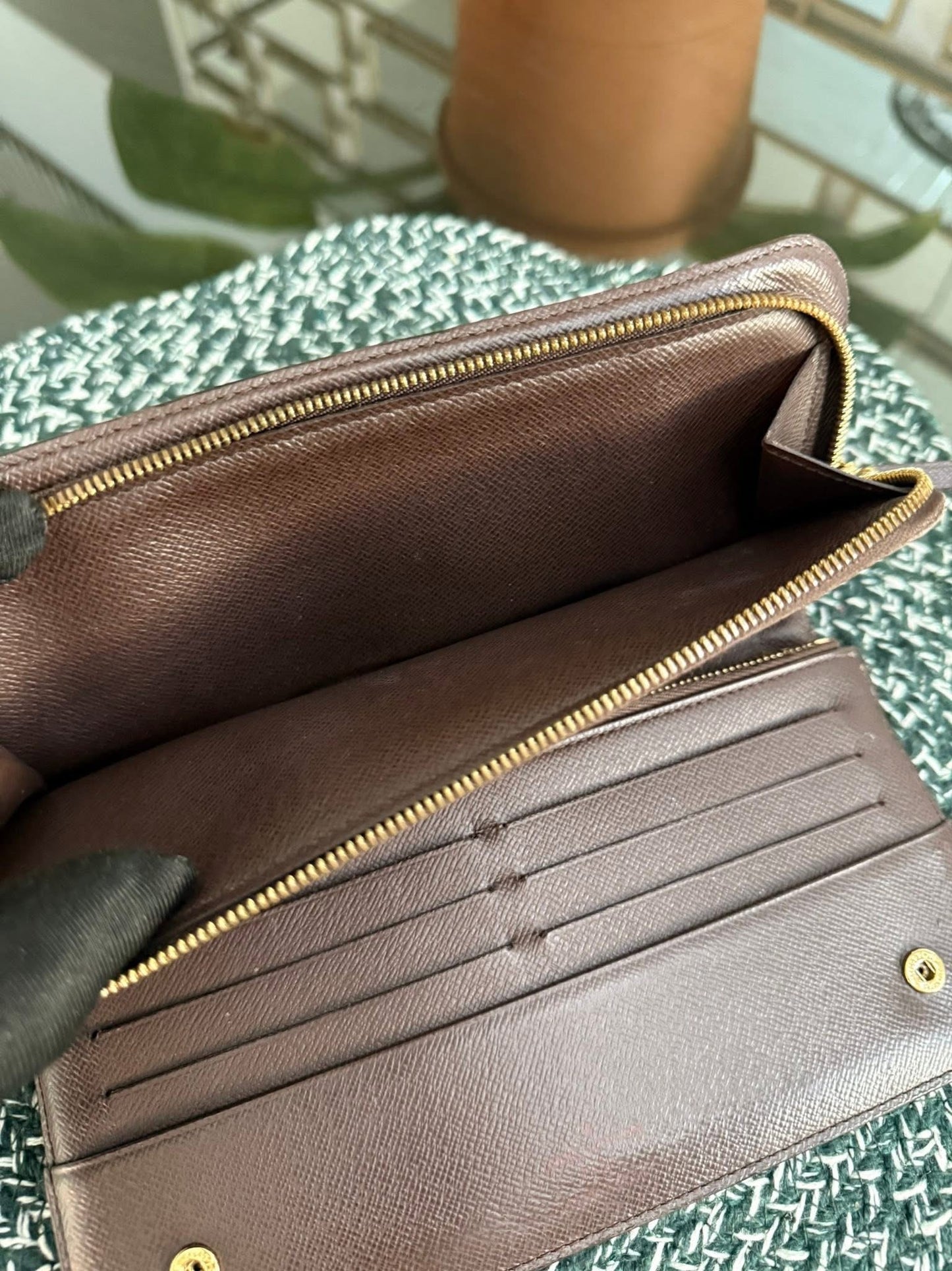 Insolite Wallet in De 🗓️ Year: 2010