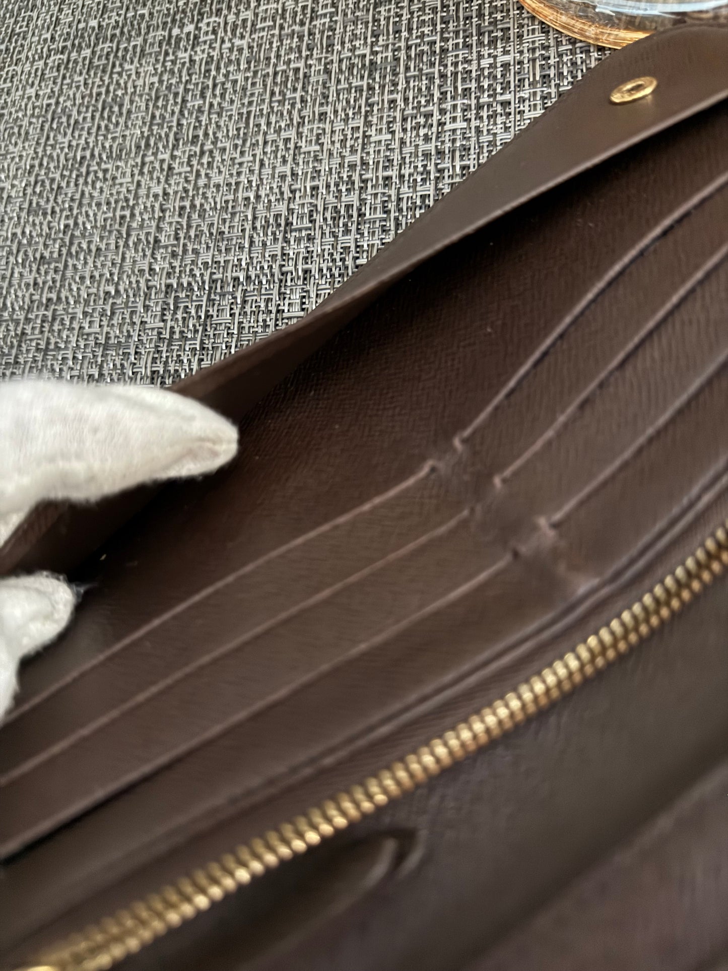 Insolite Wallet in De -Year 2011