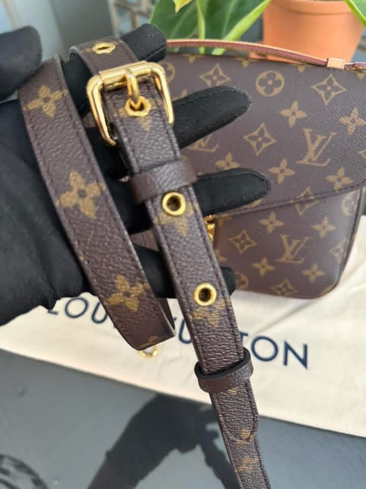 Pochette Metis in Monogram with Box, Dustbag and Paper bag 🗓️ Year 2020