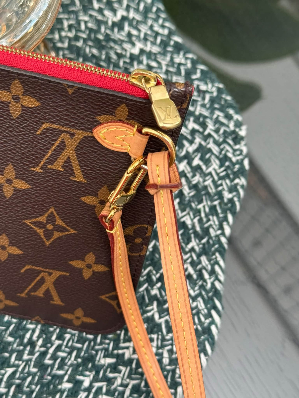 Neverfull MM/GM Pouch in Cerise 🗓️Year 2019
