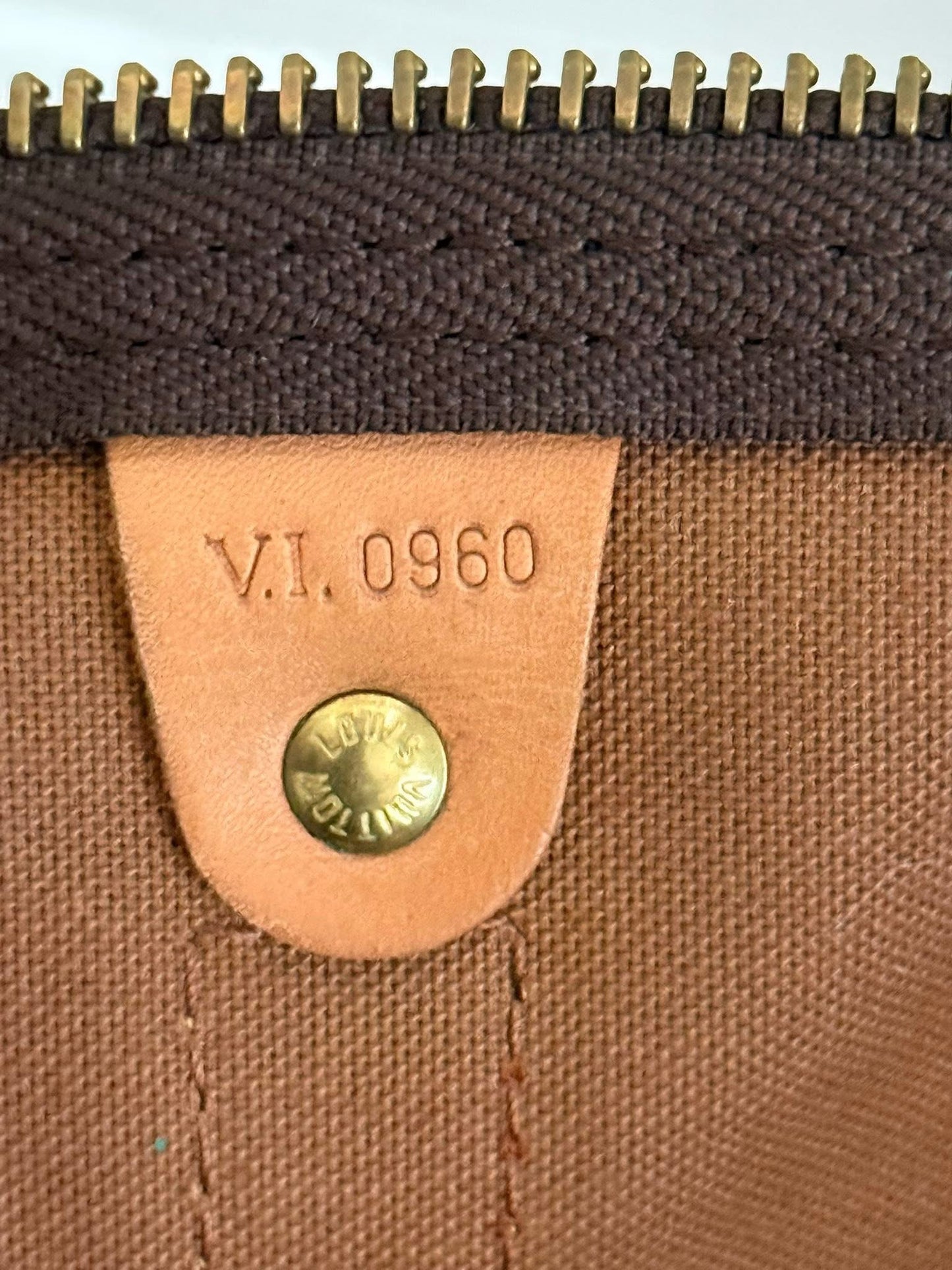 Keepall 50 Bandoulier with Original Strap, Luggage tag and Poignet  📅 Year: 1990
