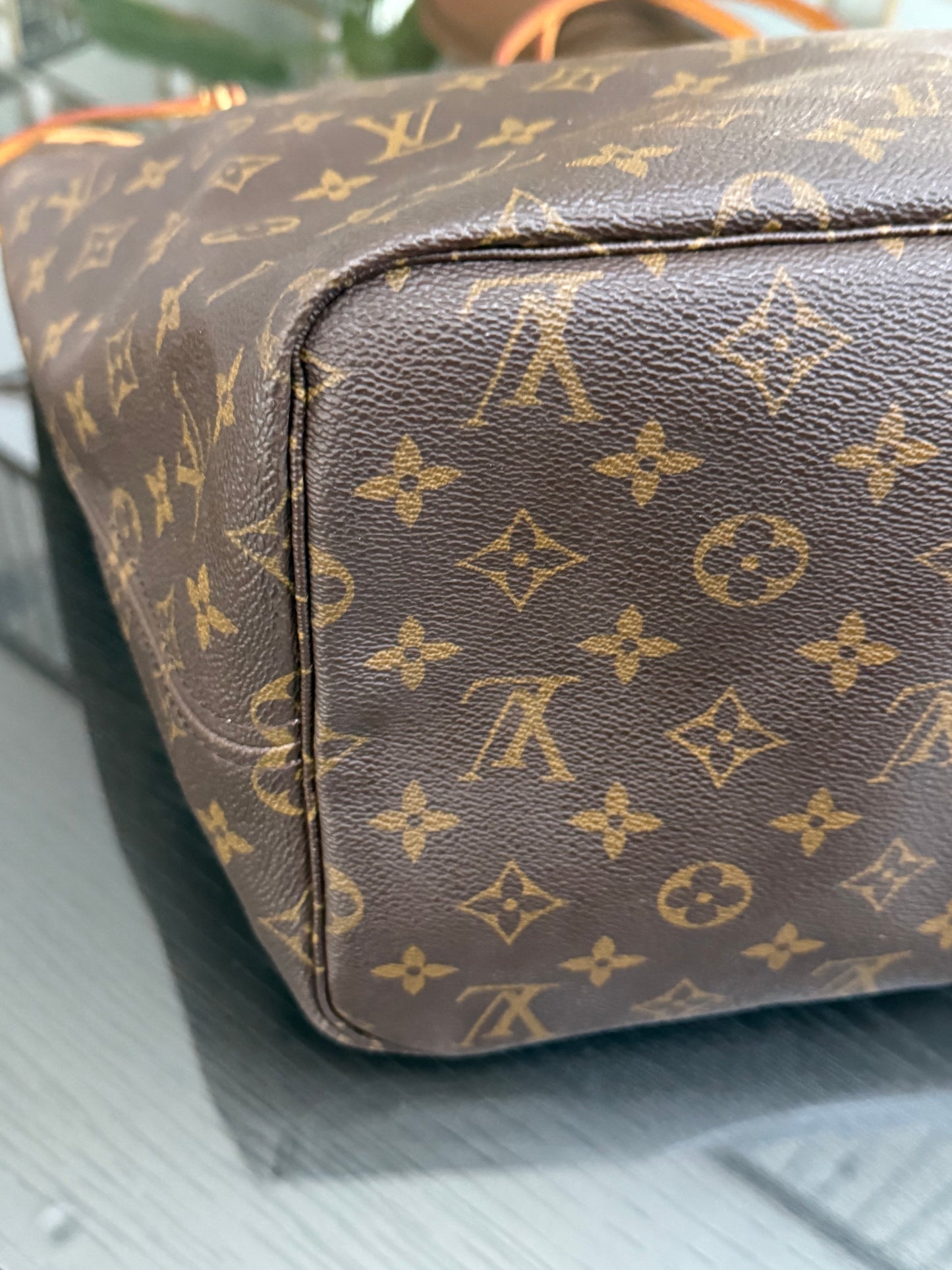 Neverfull GM with Dustbag and Insert Organizer 📅 Year: 2012