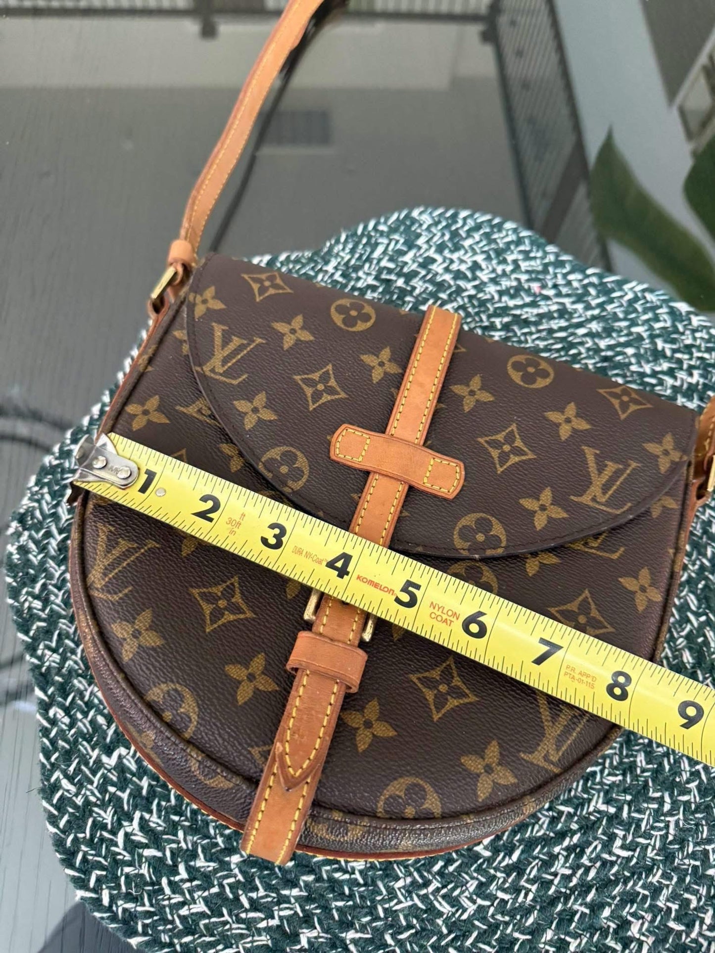 Chantilly MM Crossbody Bag 🌺 📅 Year: 1995