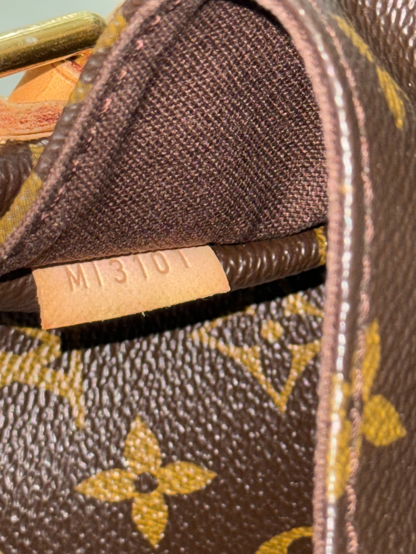 Menilmontant MM with Dustbag -Year: 2011