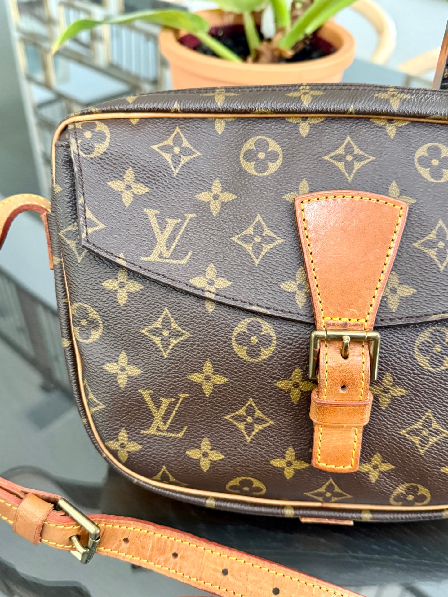 Jeaunefille GM Crossbody - 📅 Year: 1988