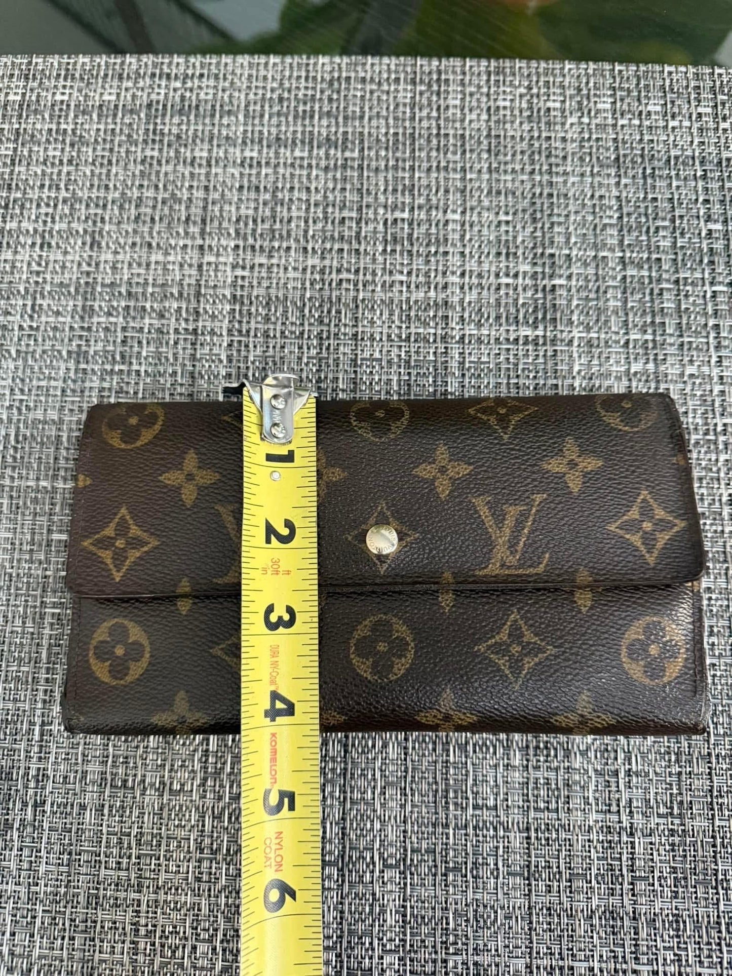 International Wallet with 8 Cardholders 🗓️ Year: 2008