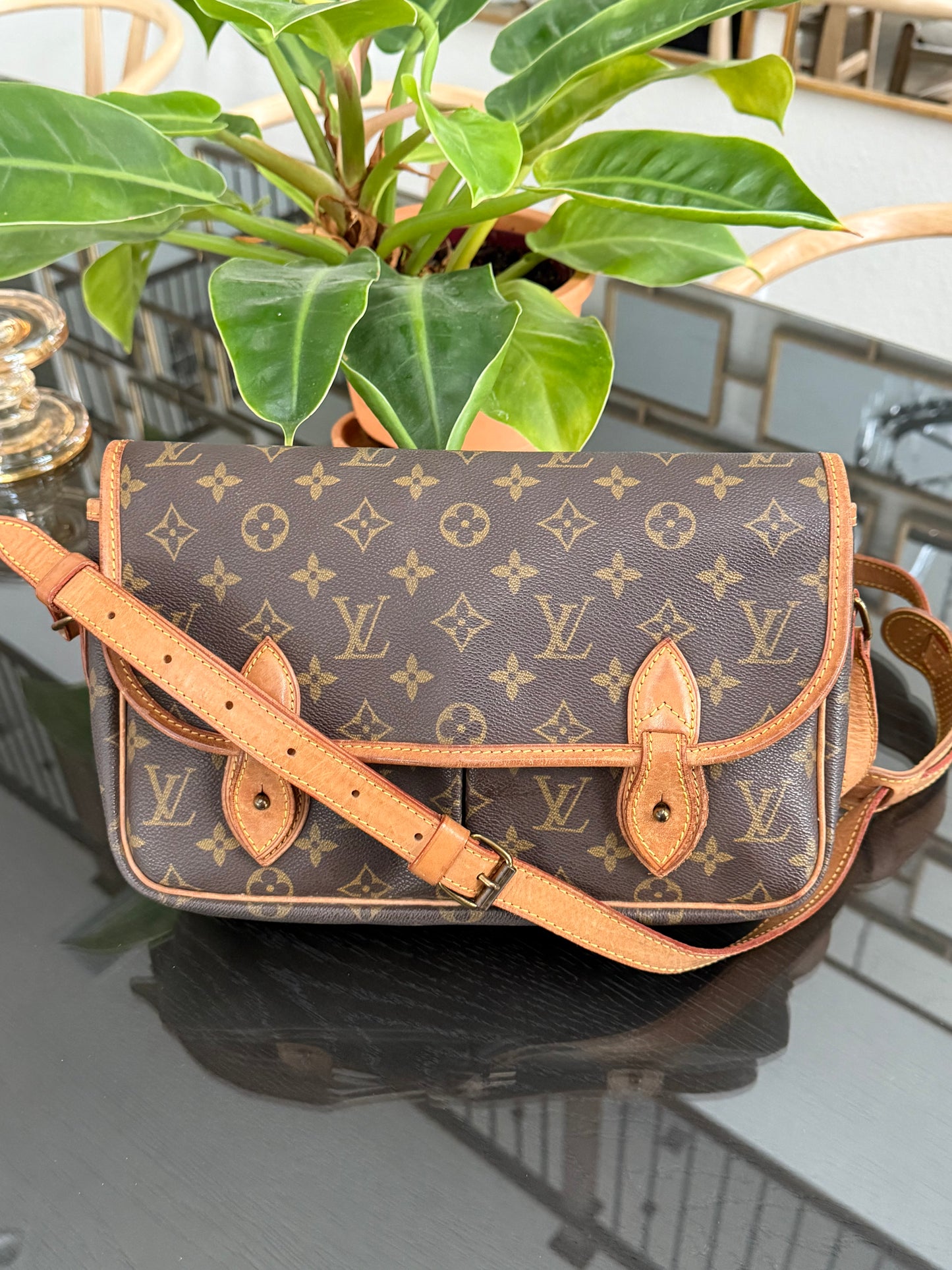 Gibeciere MM Crossbody Messenger -
📅 Year: 1991