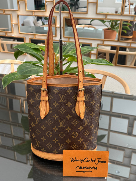 Petite Bucket in Monogram 🗓️ Year: 2003