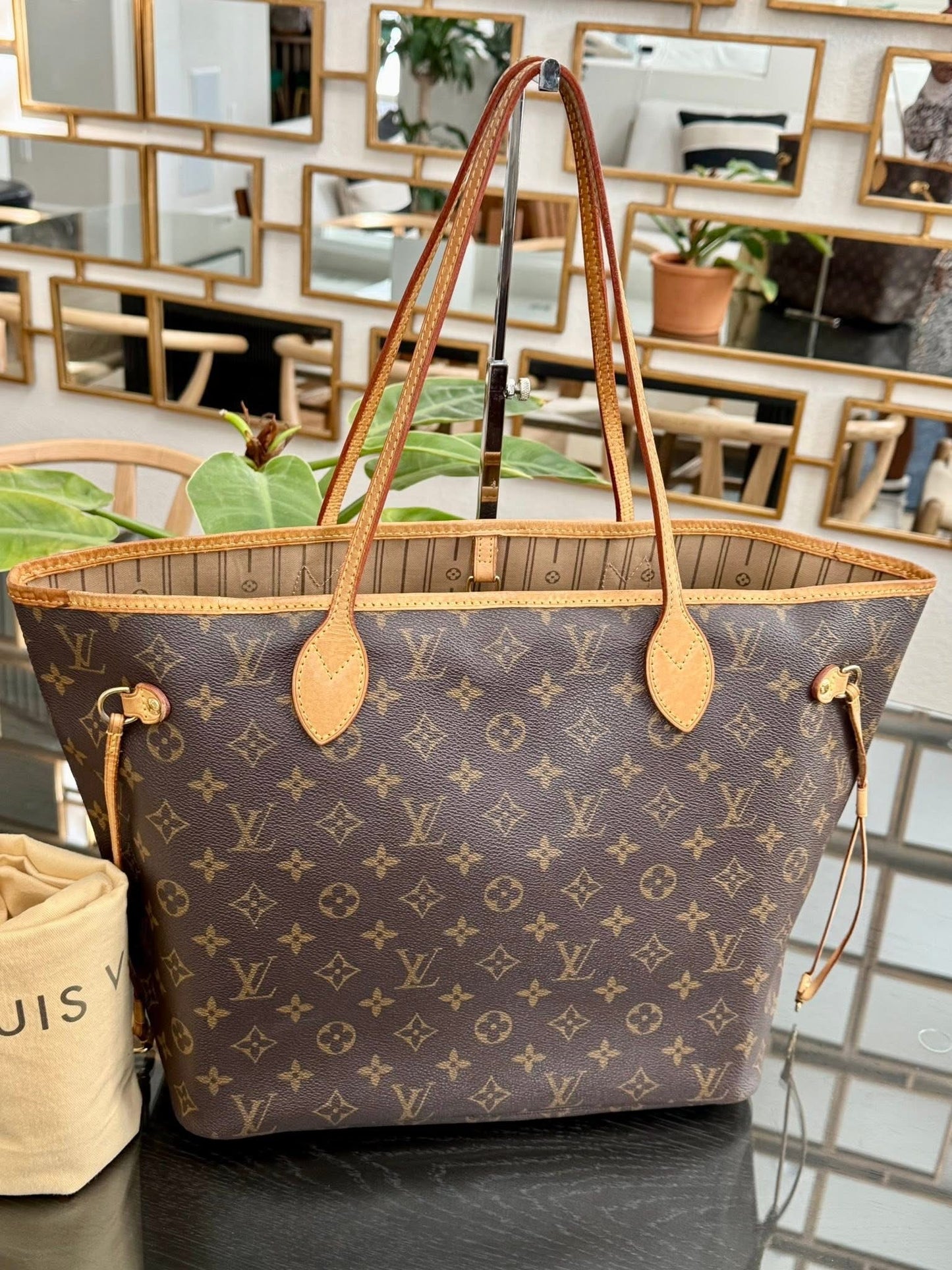 Neverfull MM in Monogram with Dustbag 📅 Year: 2007