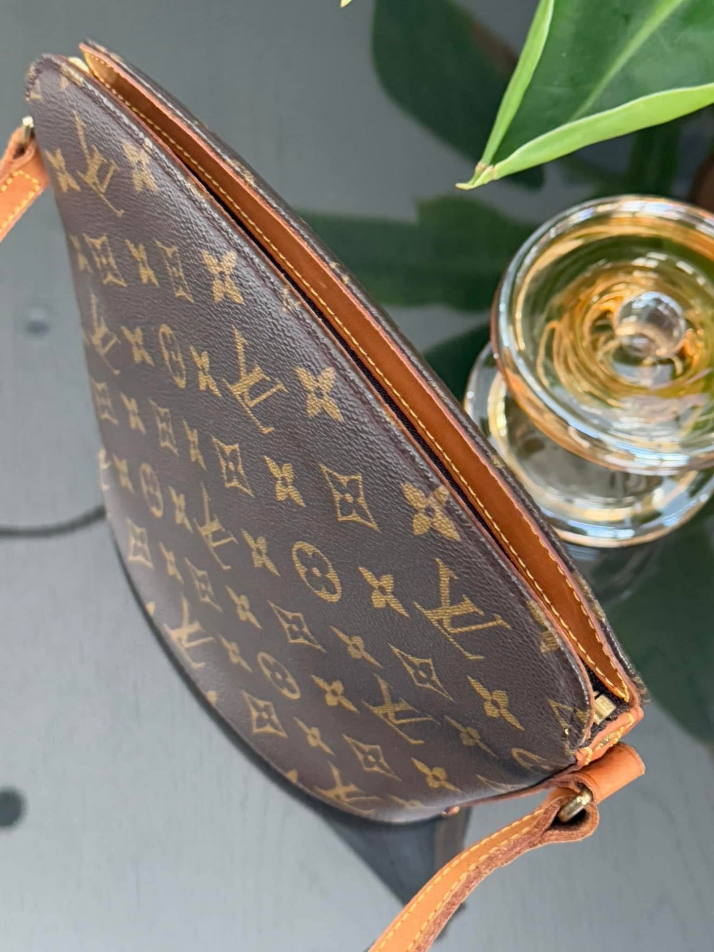 Drouot Crossbody 
📅 Year: 2001