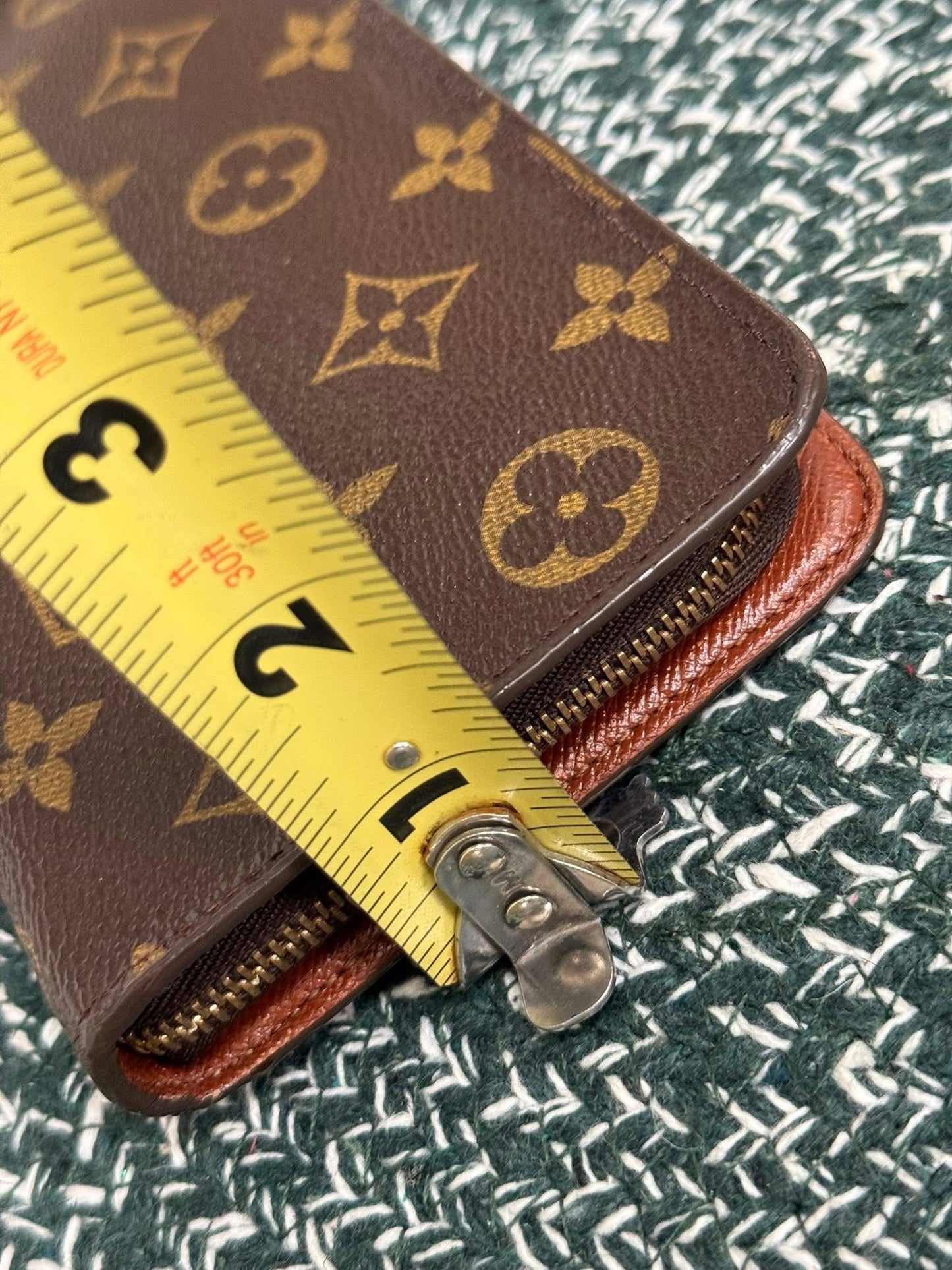 Monogram Zippy Wallet 🗓️ Year: 2000