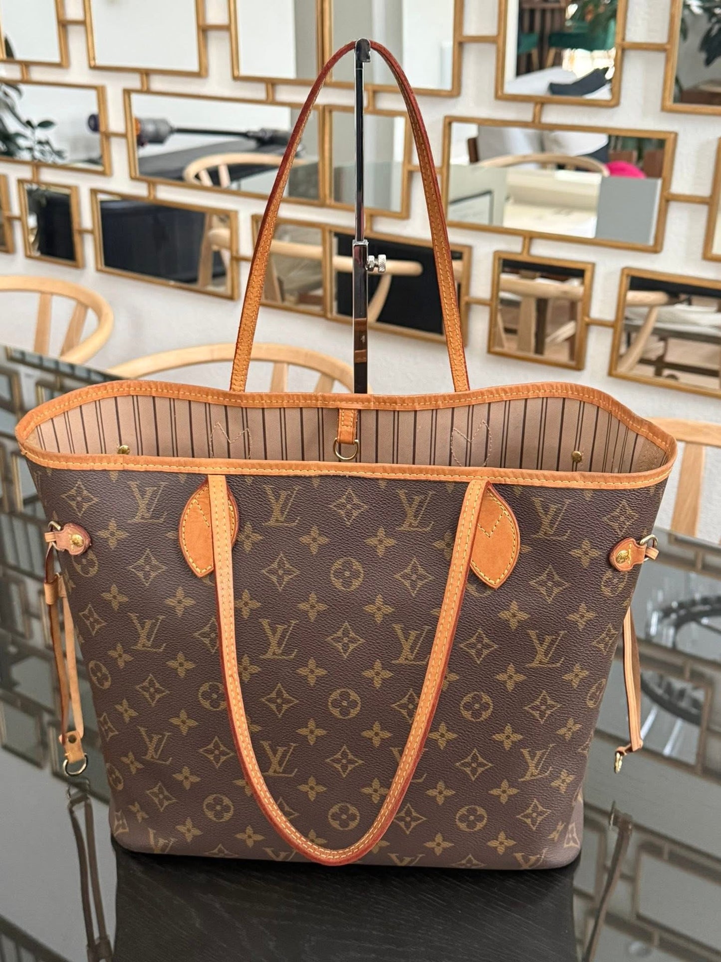 Neverfull MM with Dustbag 📅 Year: 2021