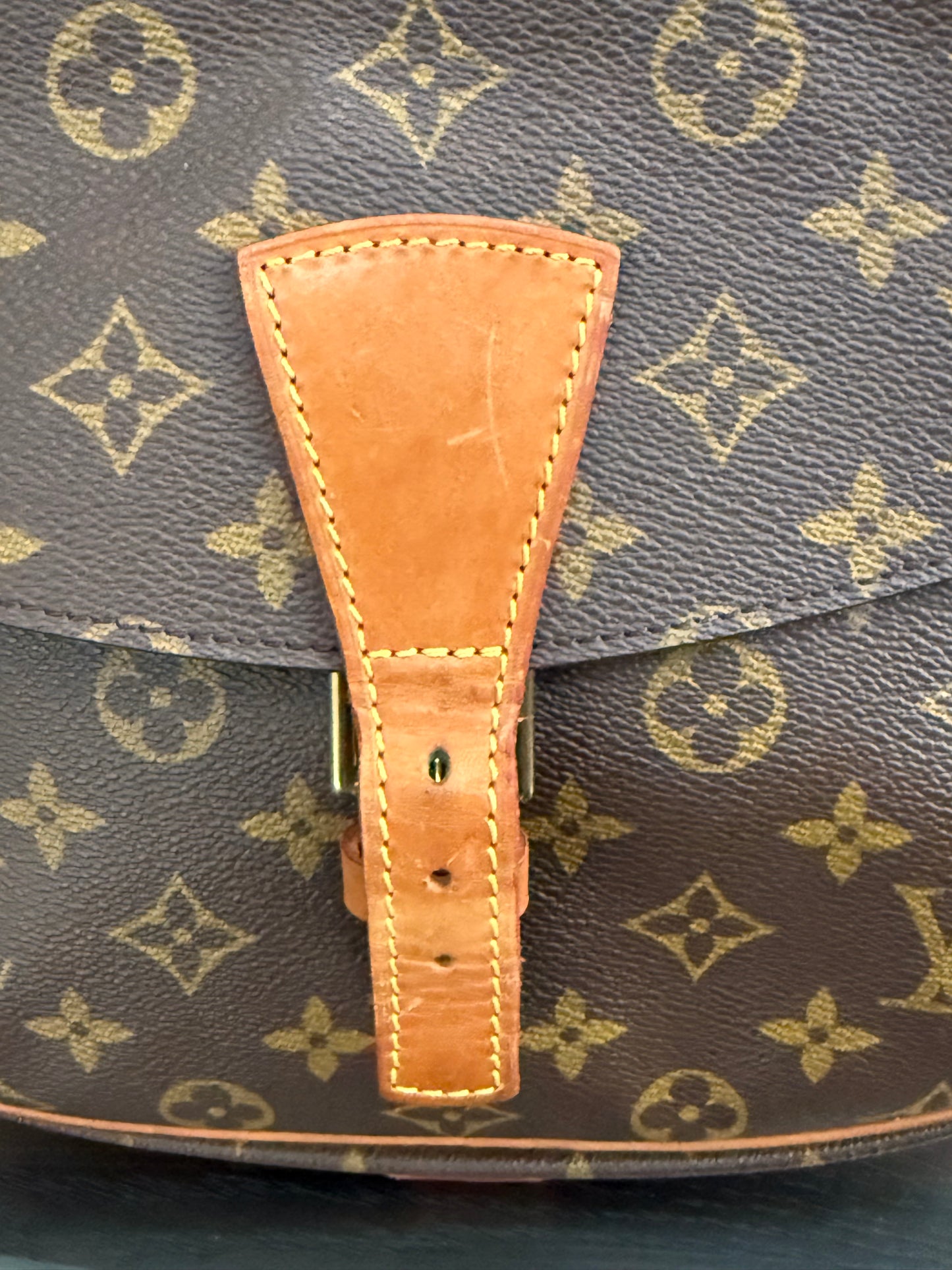 Jeaunefille GM Crossbody 📅 Year: 1989