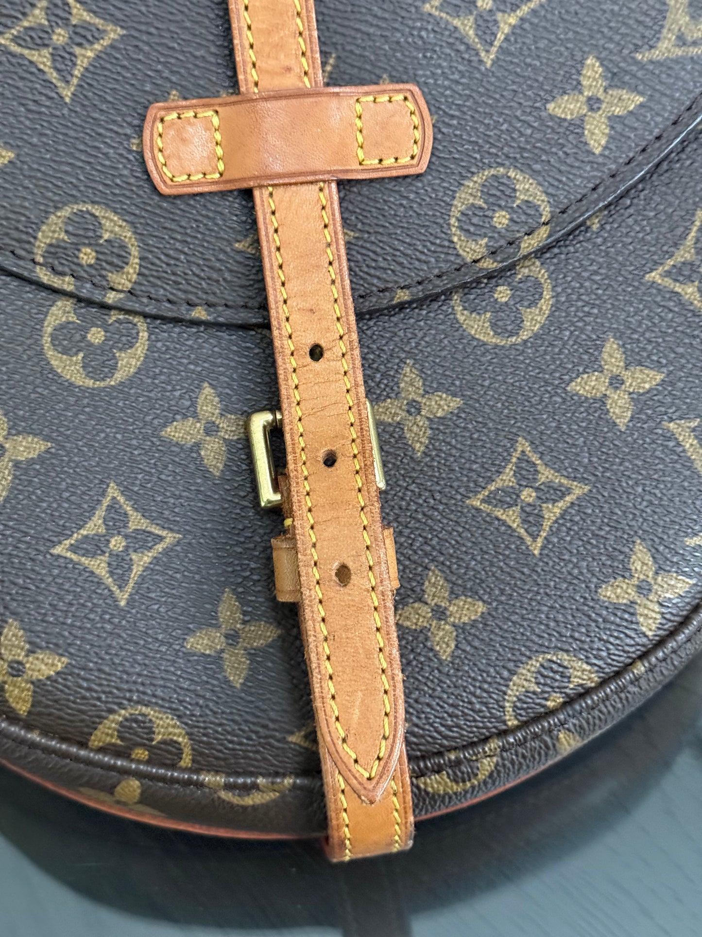 Chantilly MM Crossbody Bag 🌺Year: 1995