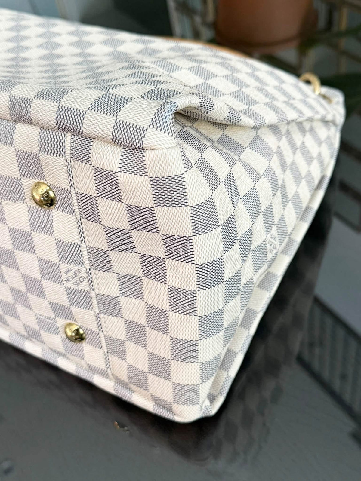 Artsy GM in Azur with Dustbag and Insert Organizer 📅 Year: 2011