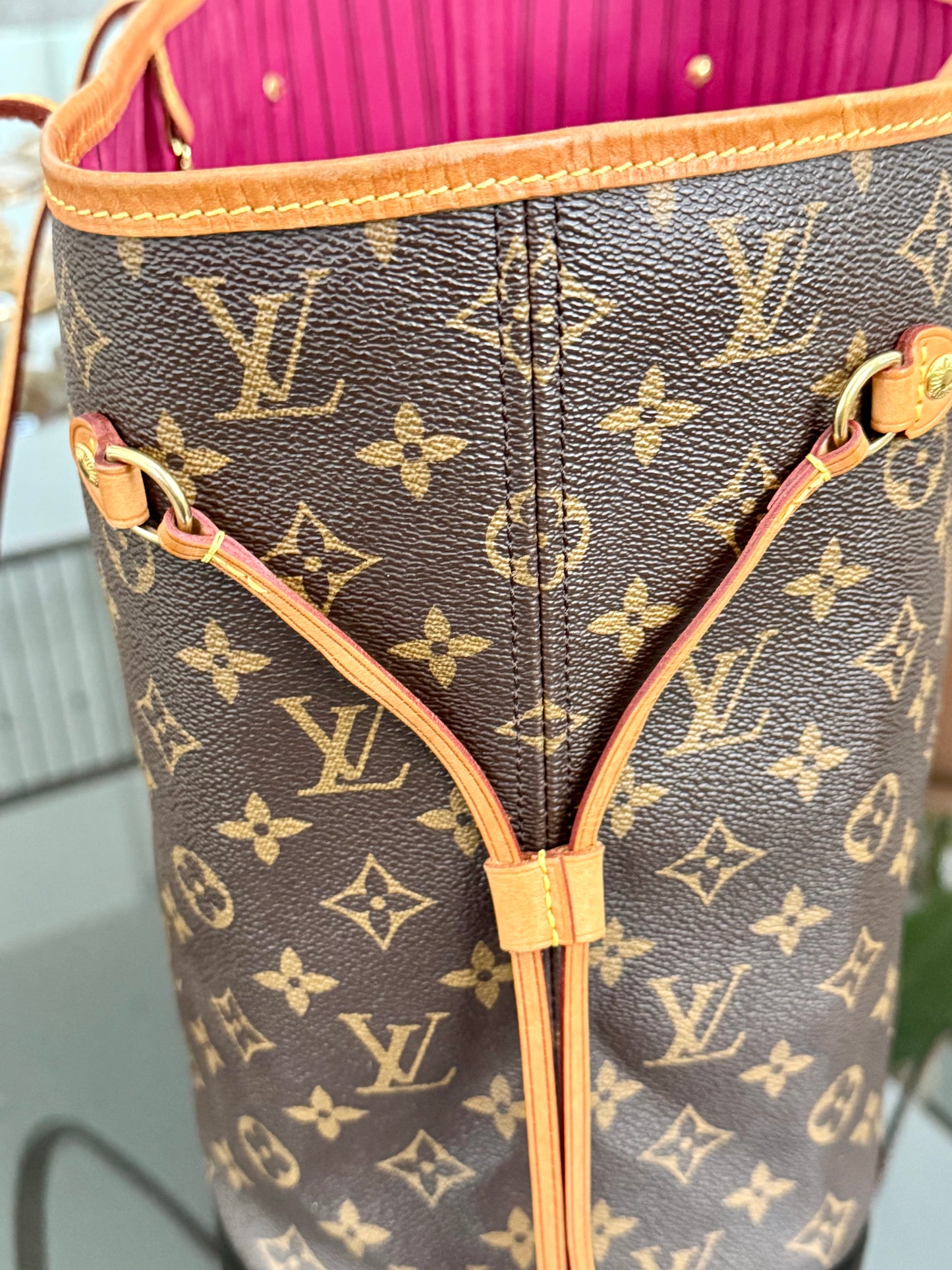 Neverfull MM in Peony interior with Dustbag 📅 Year: 2019