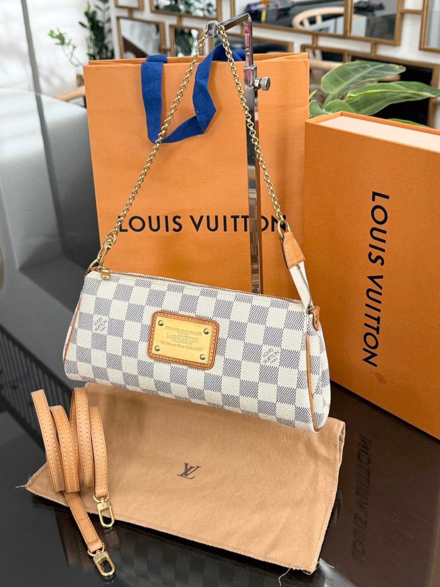Eva Clutch in Azur with Original Strap, Box and Dustbag 🗓️ Year: 2011