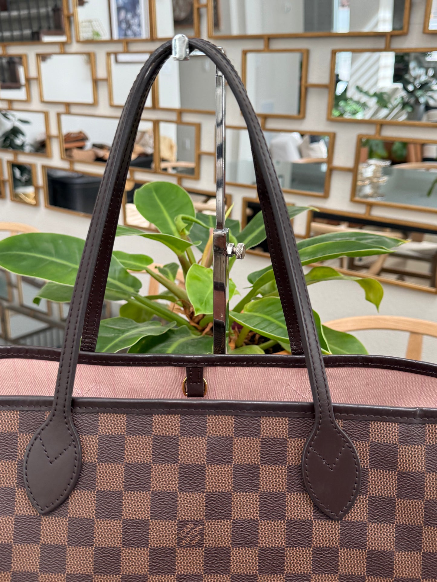 Neverfull MM in Rose Ballerine interior with Dustbag - Microchip
