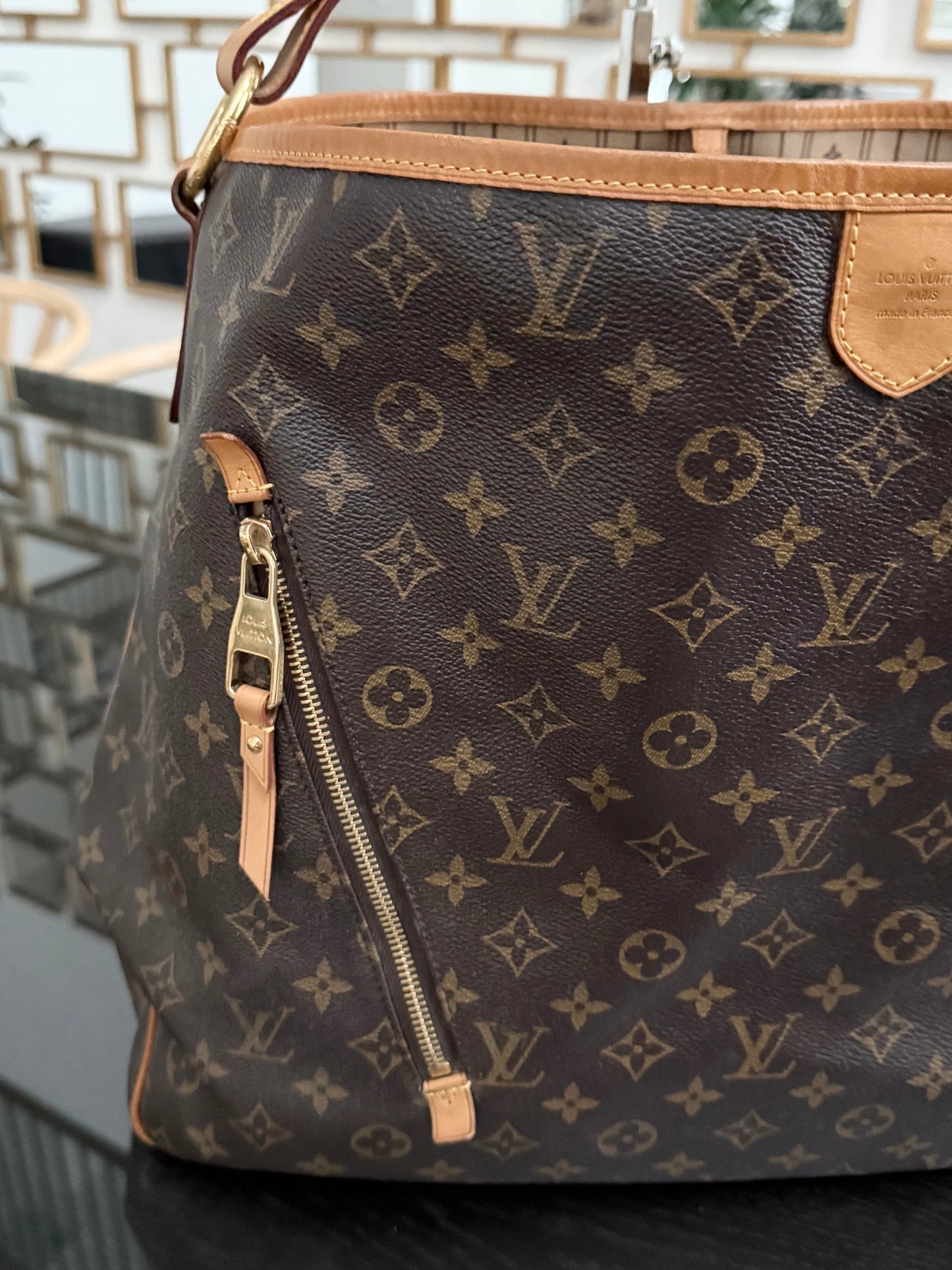 Delightful GM with Dustbag 🌹📅 Year: 2011