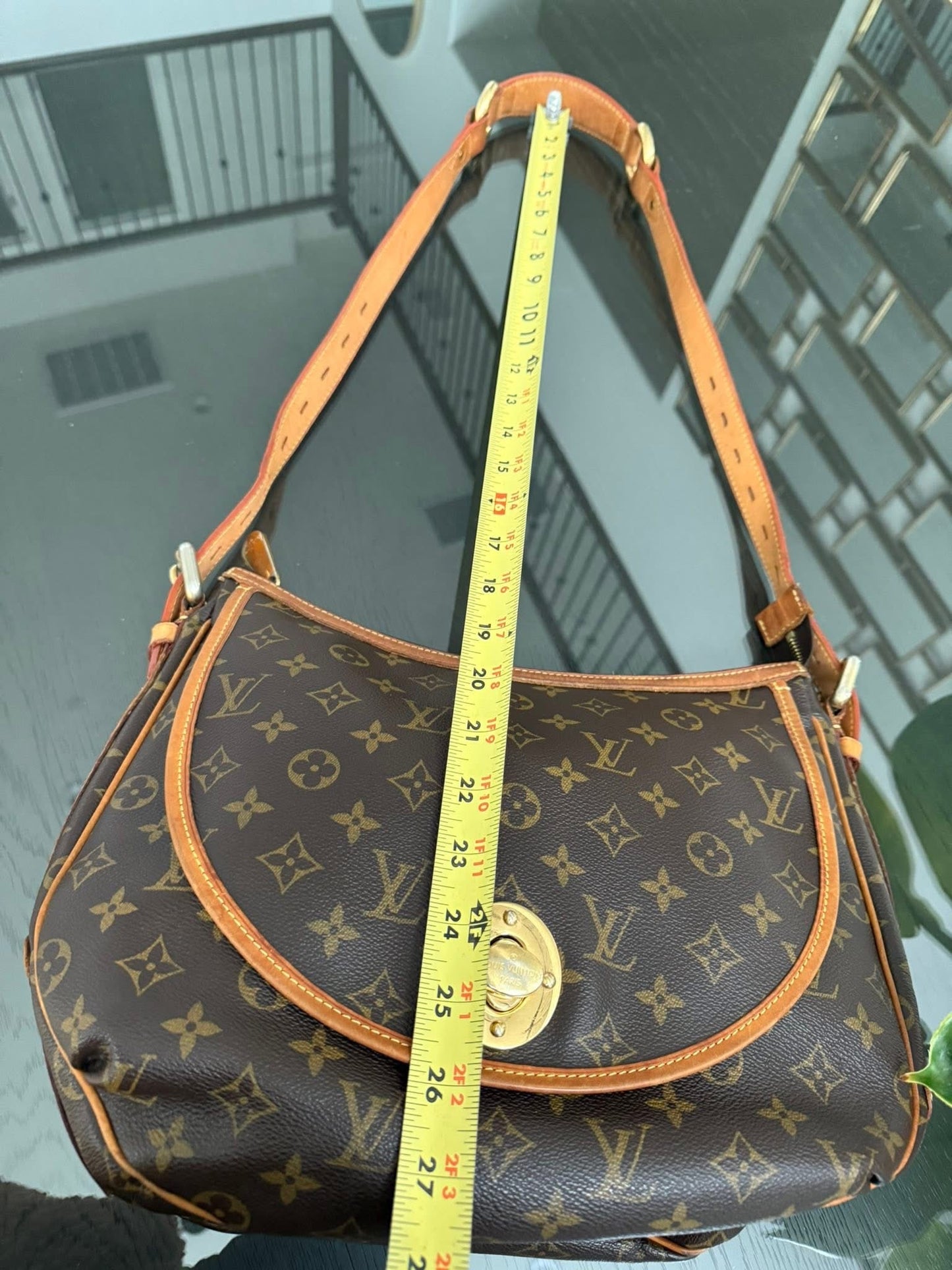 Tulum GM Shoulder/ Crossbody Bag - 🗓️ Year: 2010