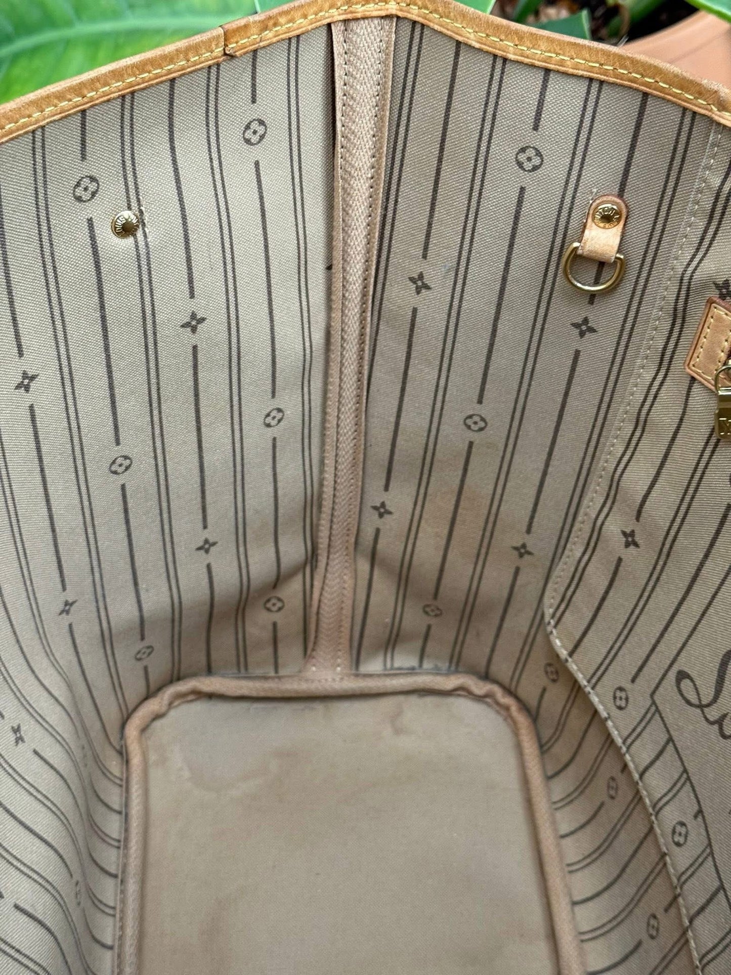 Neverfull MM in Monogram with Dustbag 📅 Year: 2007