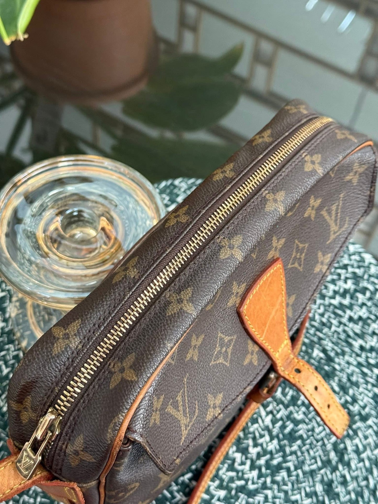 Jeaunefille MM Crossbody 📅 Year: 1989