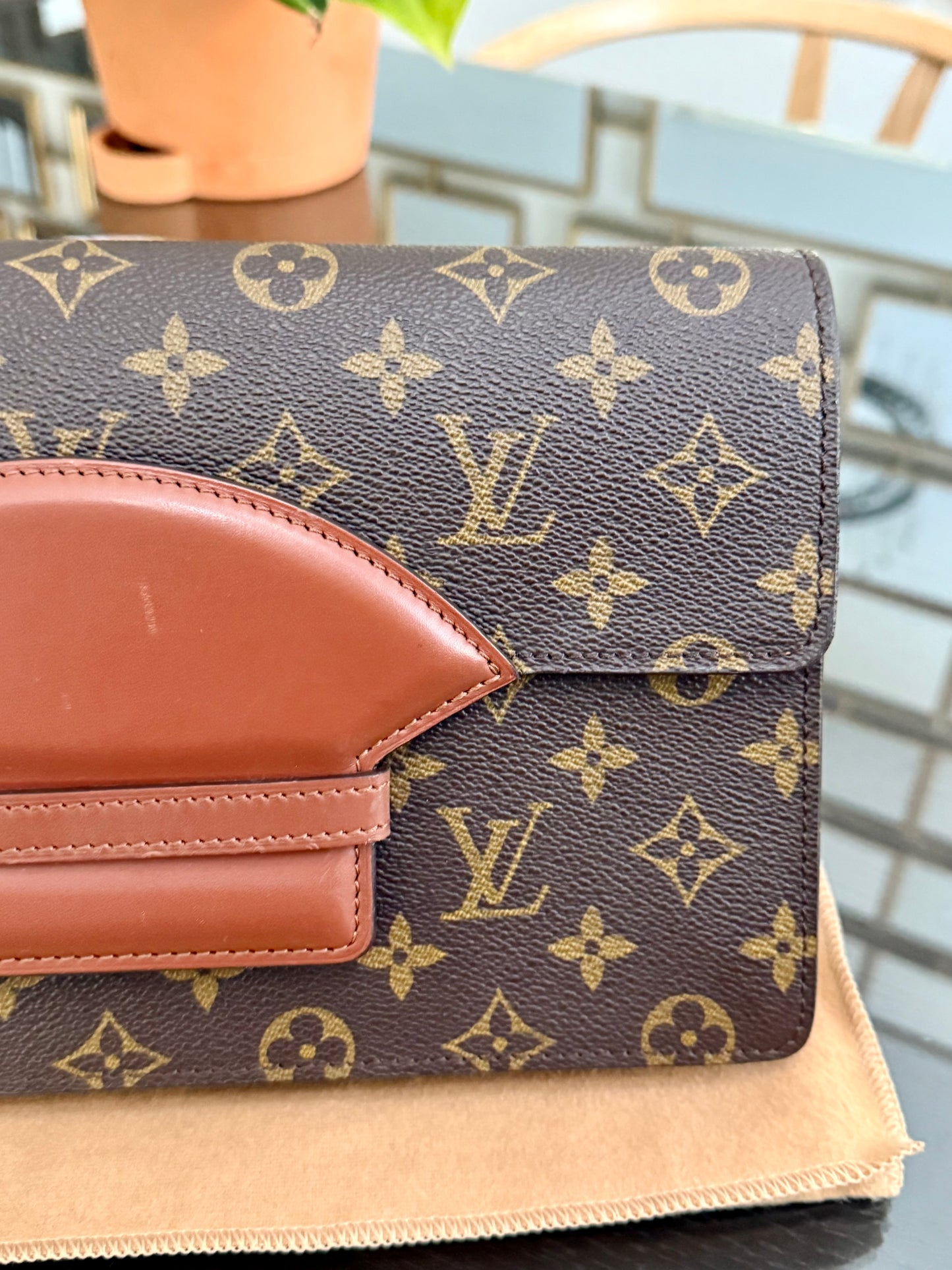 Chaillot Clutch w/ Dustbag 🗓️ Year: 1987