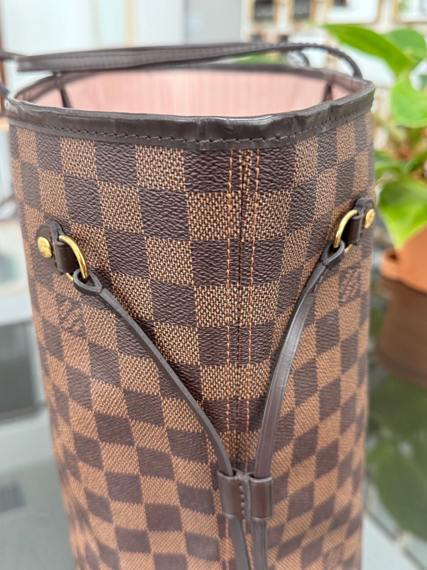 Neverfull MM in Rose Ballerine interior with Dustbag - Microchip