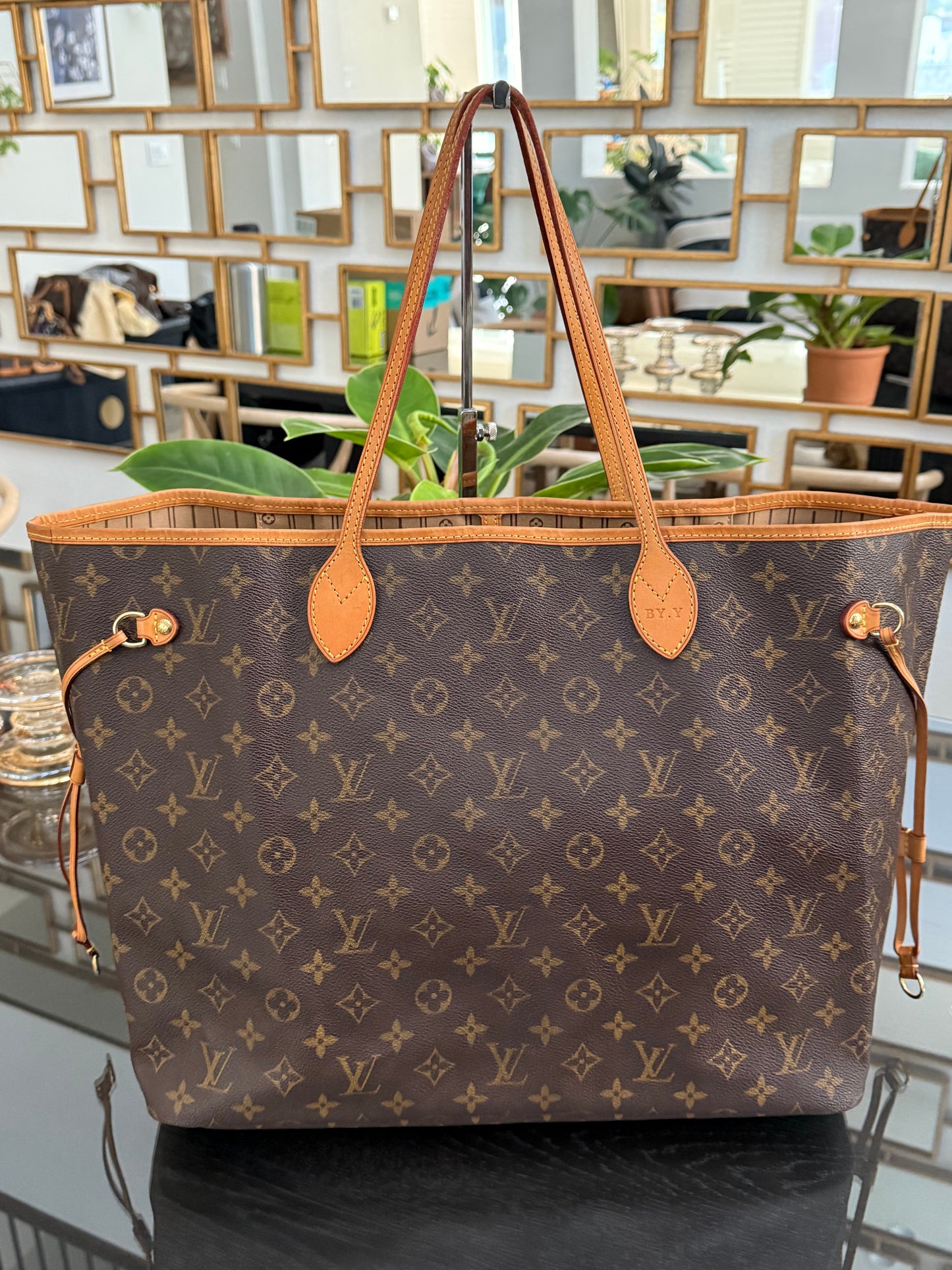 Neverfull GM with Dustbag and twilly -📅 Year: 2009