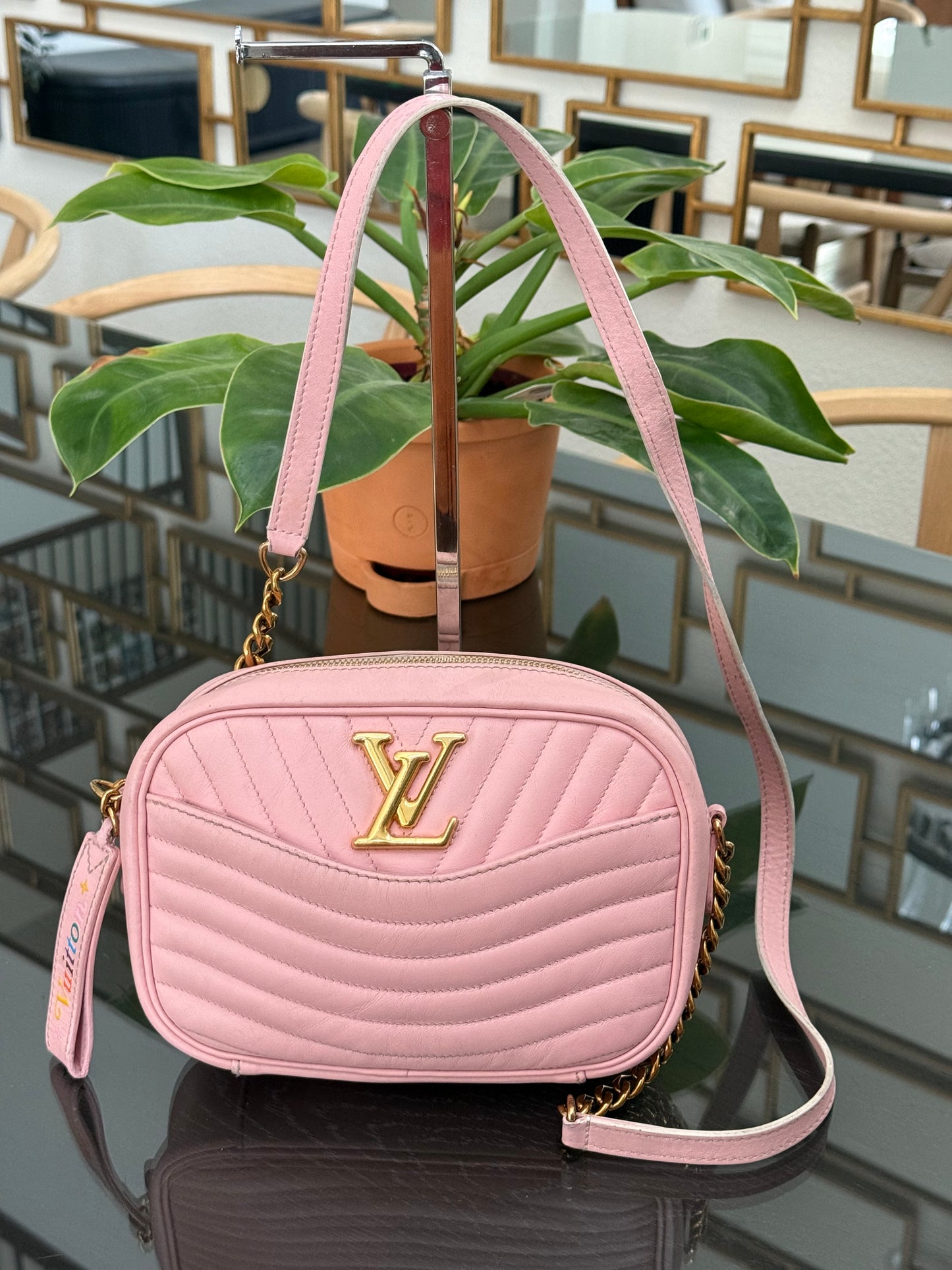 New Wave Camera Bag -🗓️ Year: 2019