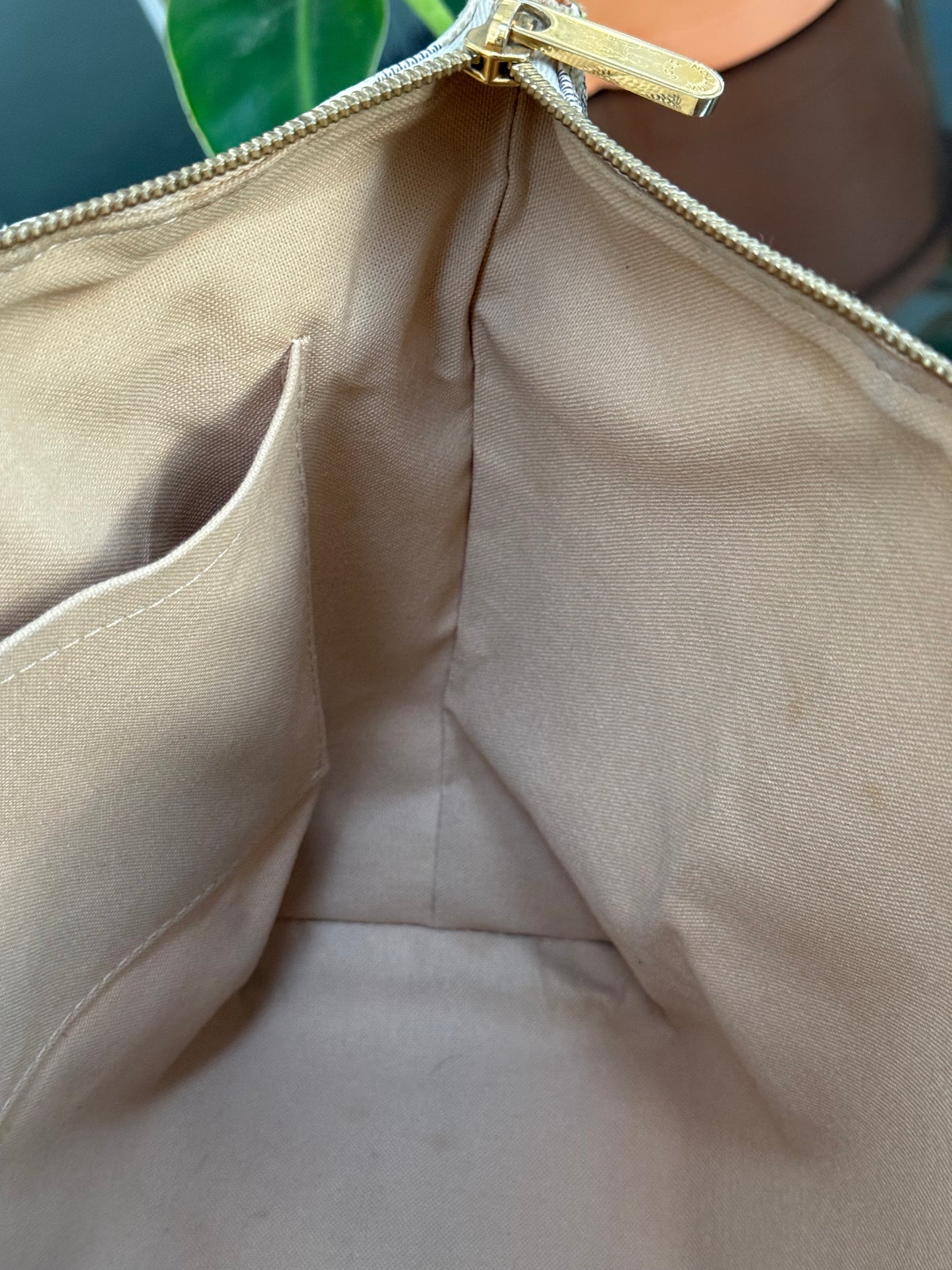 Totally PM Azur with Dustbag 📅 Year: 2011