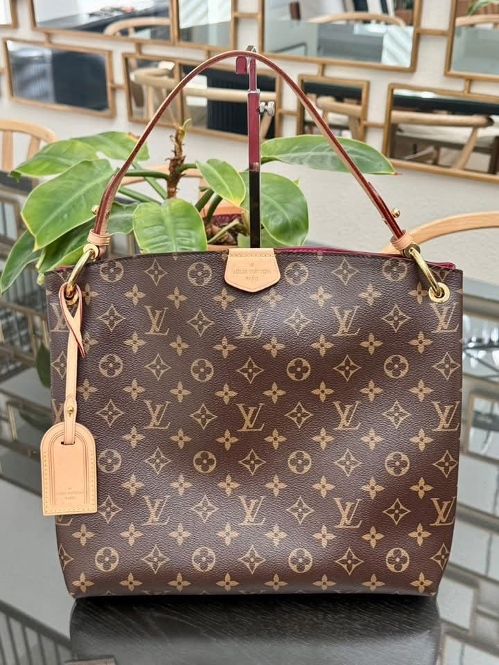 Graceful PM in Peony with Dustbag 📅 Microchipped