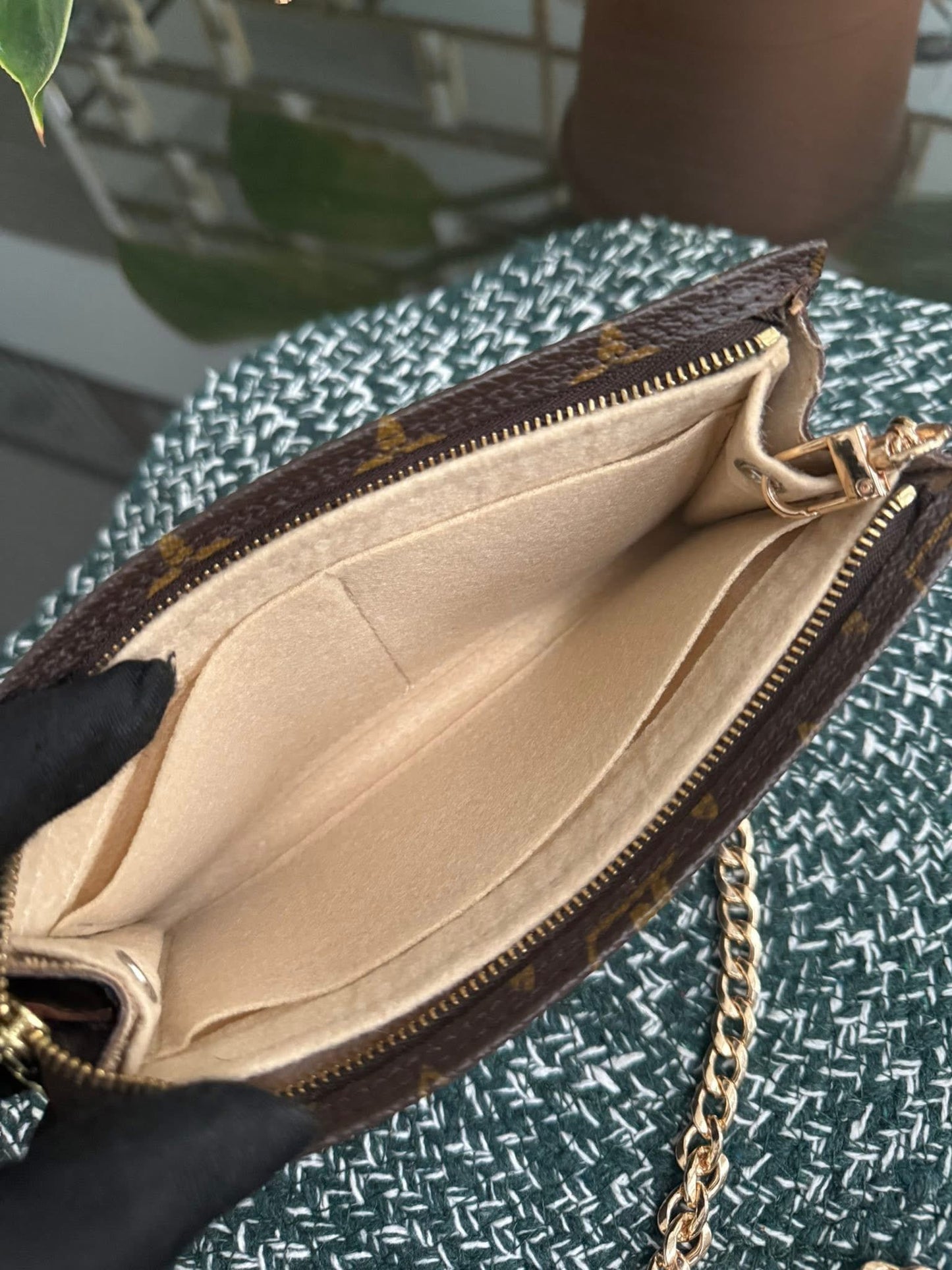 Bucket Pouch GM with insert and Non branded Chain Crossbody 🌸🌺