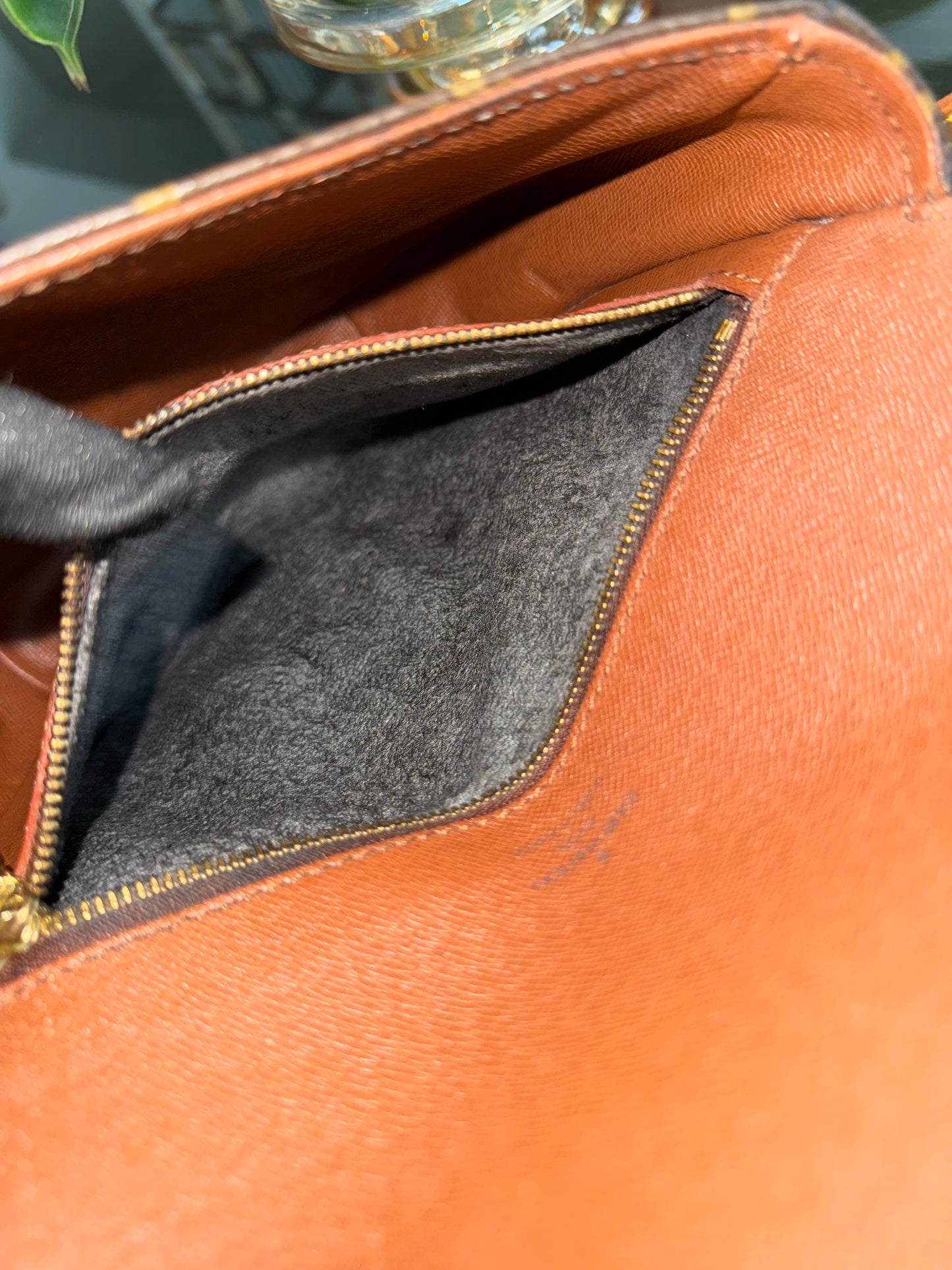 Chantilly MM Crossbody Bag 🌺Year: 1995