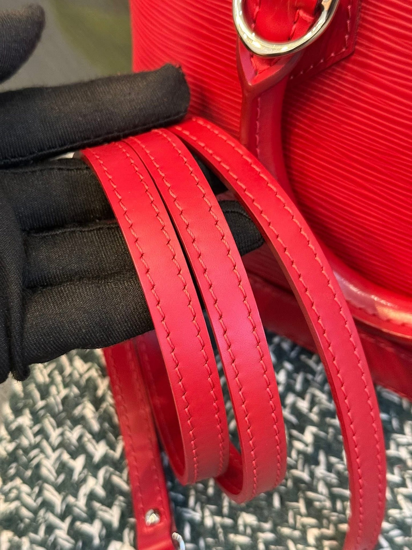 Alma BB in Epi Red with Clochette, Lock 🔐 keys, Original Strap, Dustbag and Insert Organizer 🗓️ Year: 2012