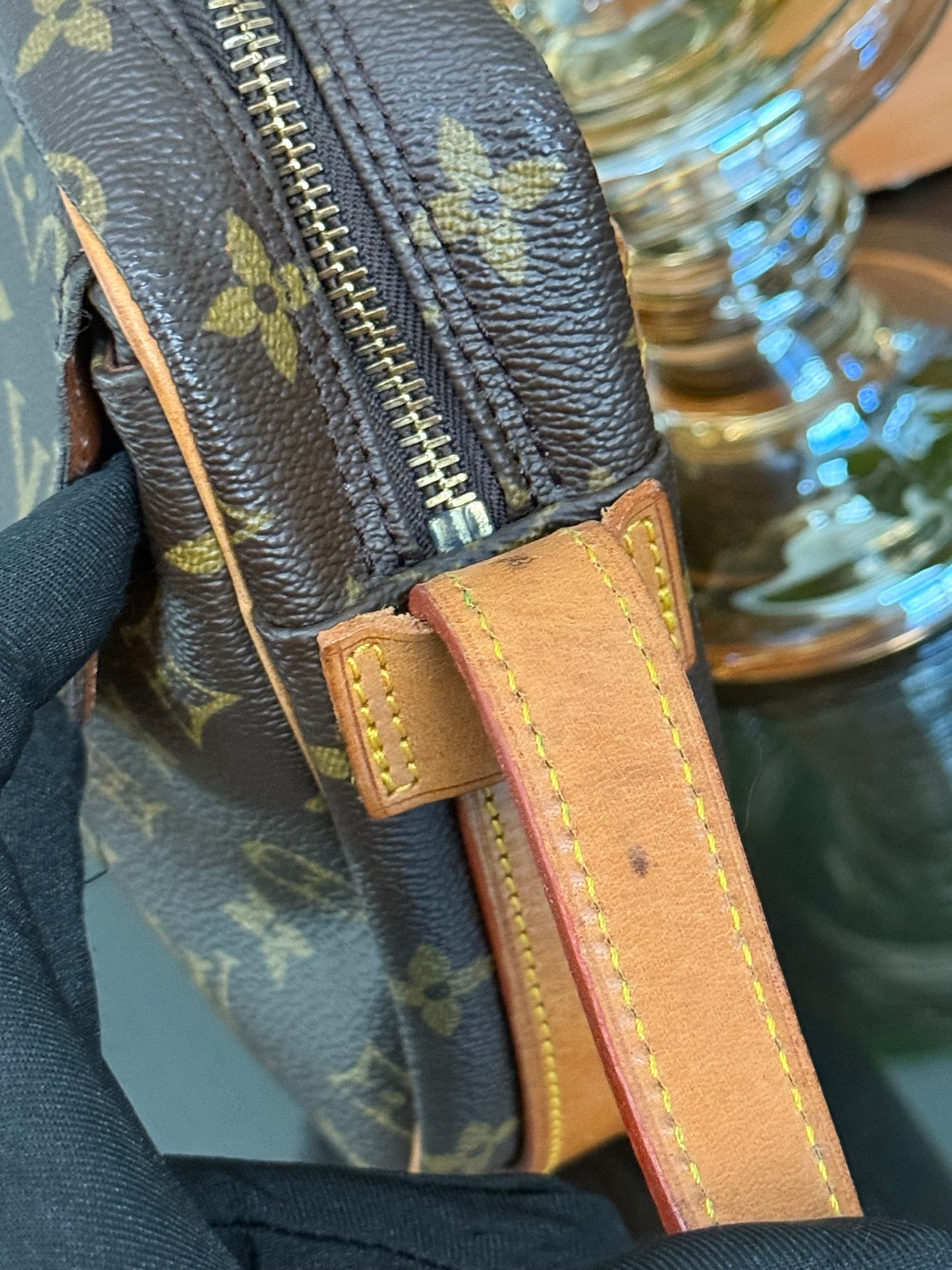 Jeaunefille GM Crossbody - 📅 Year: 1988