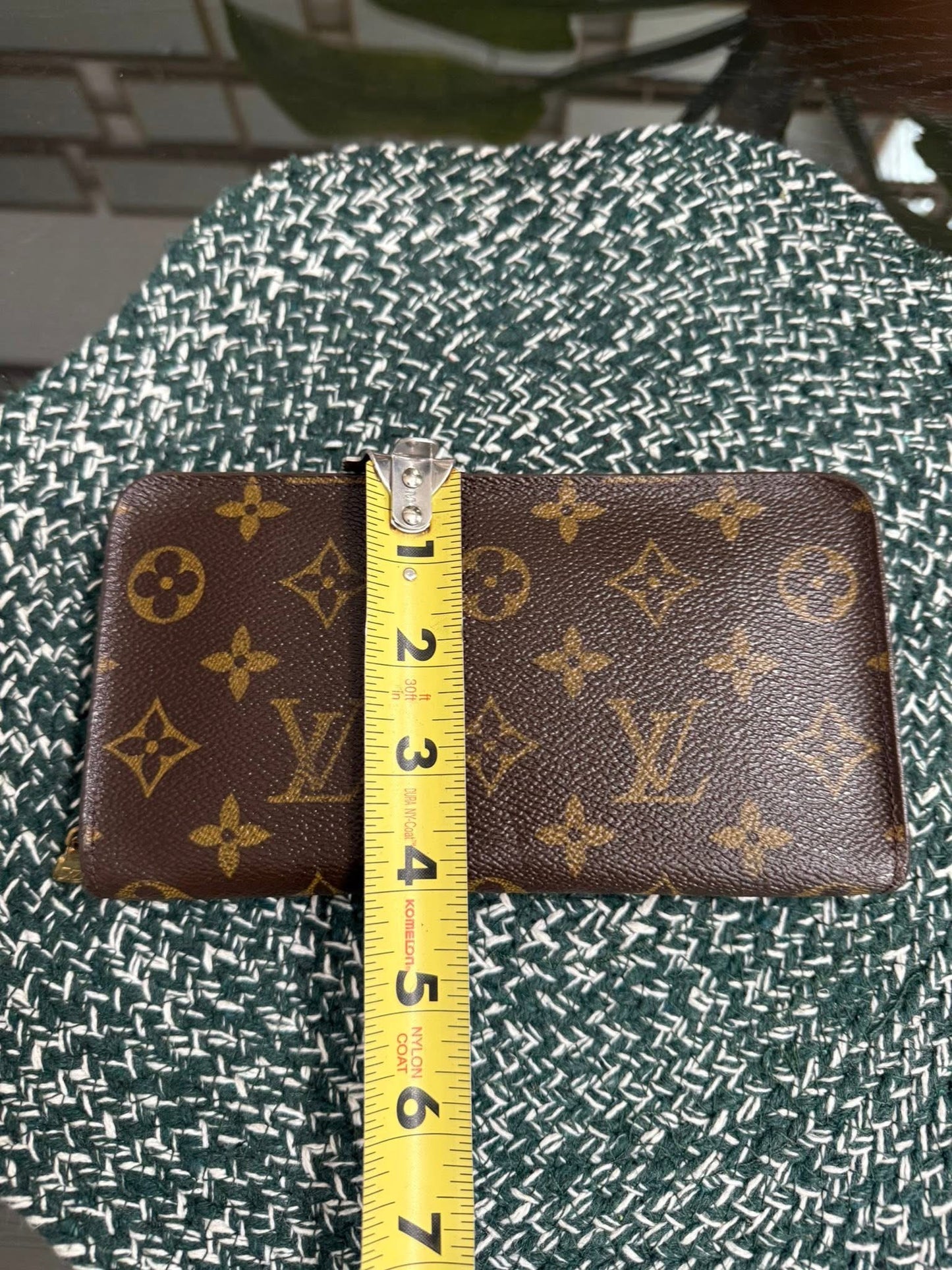 Monogram Zippy Wallet 🗓️ Year: 2000