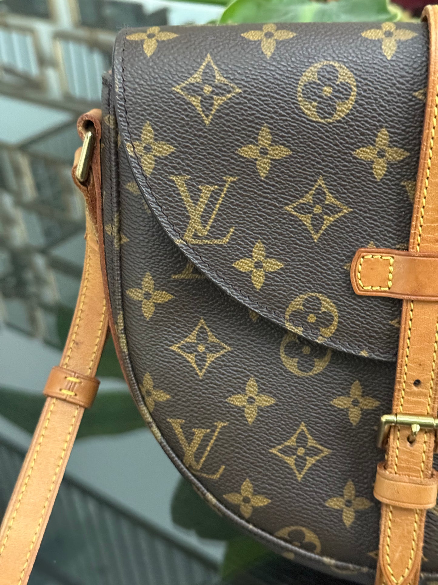 Chantilly MM Crossbody Bag 🌺Year: 1995