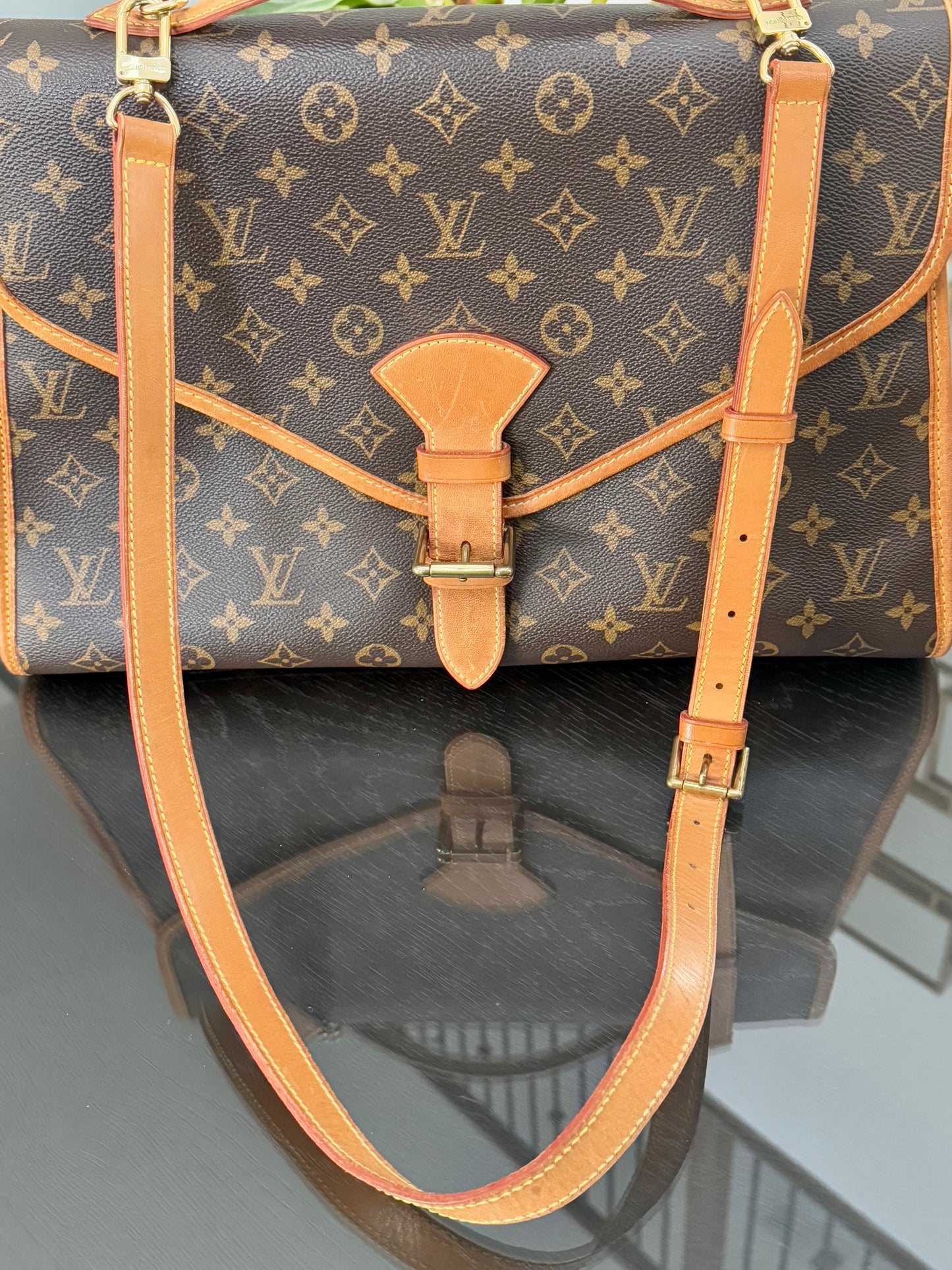 Beverly GM Satchel Crossbody - 📅 Year: 1996