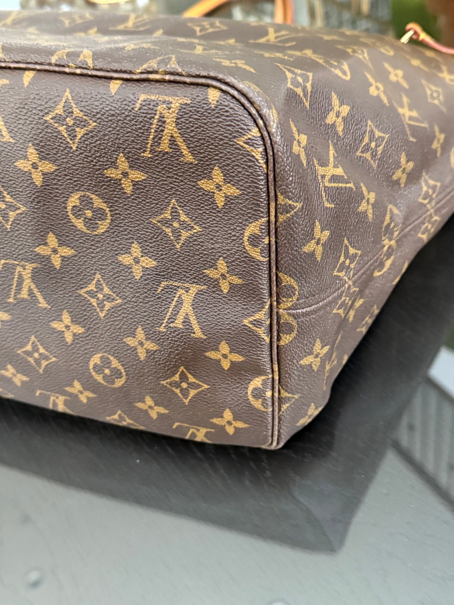 Neverfull GM with Dustbag and twilly -📅 Year: 2009