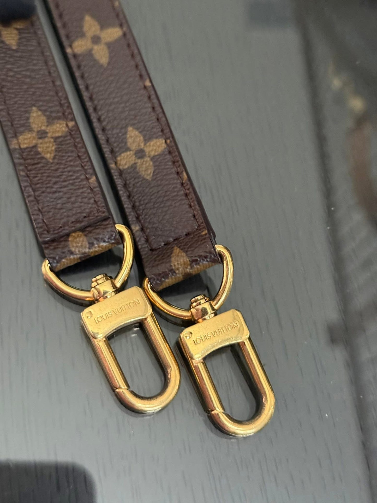 Hobo Metis in Monogram with Original Strap and Dustbag 📅 Year: 2013